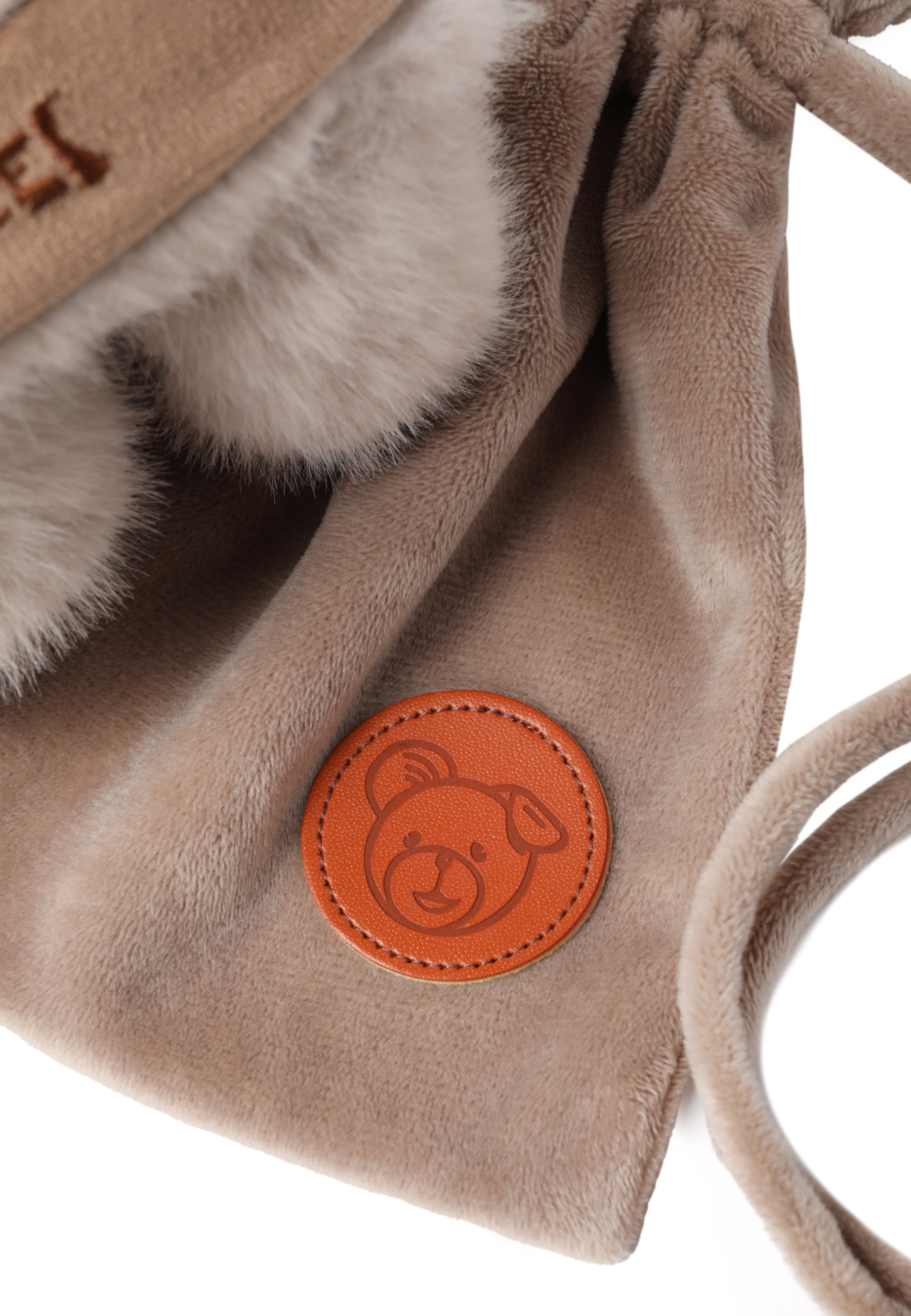 CHRÁNIČE NA UŠI S VYŠÍVANOU APLIKÁCIOU – MUFFI