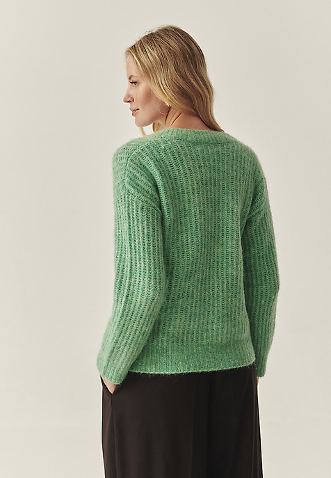 LADIES' JUMPER WITH A CREW NECKLINE — ASPEN GREEN 2