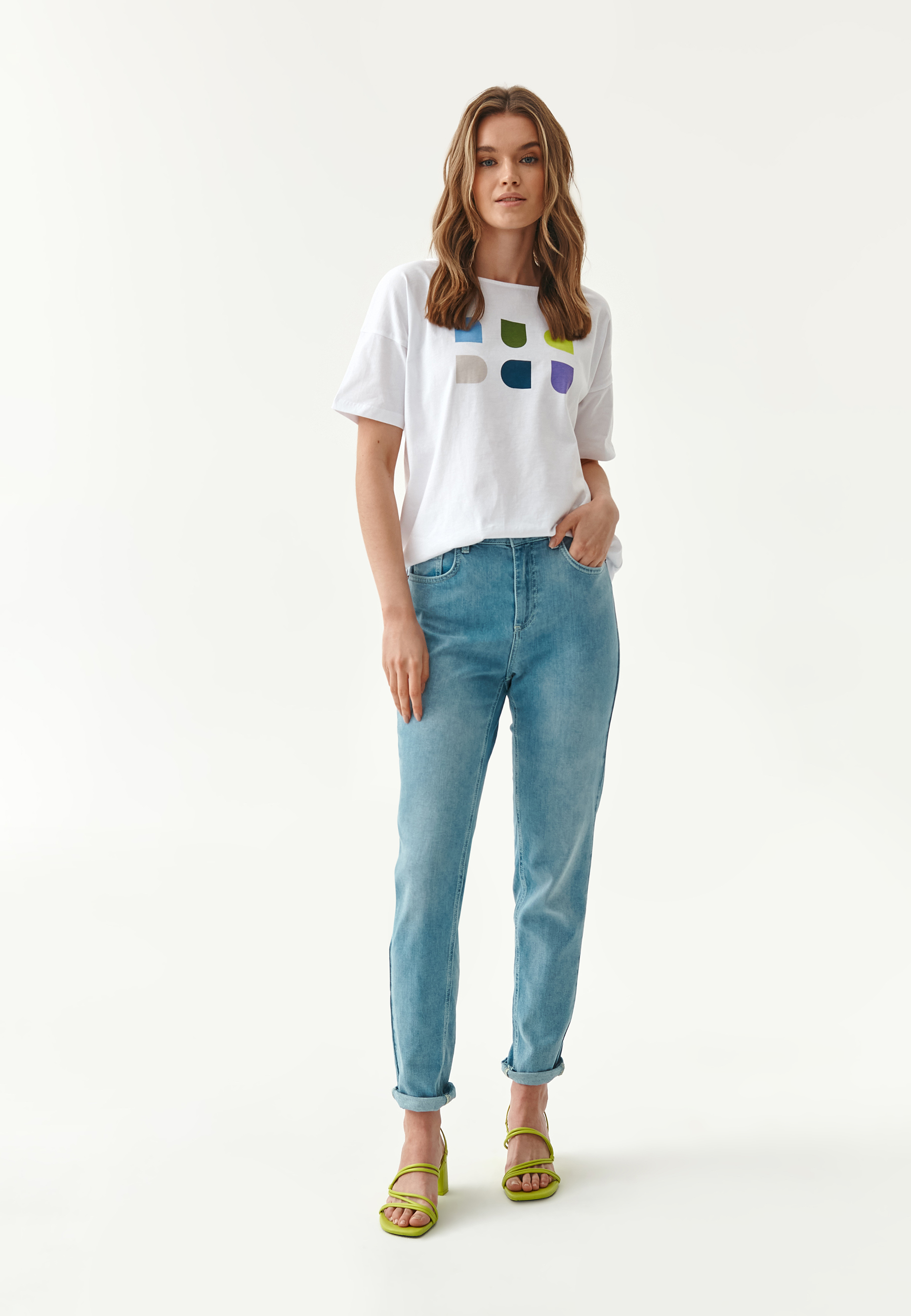 LADIES' T-SHIRT WITH A GEOMETRIC IMPRINT MIZA