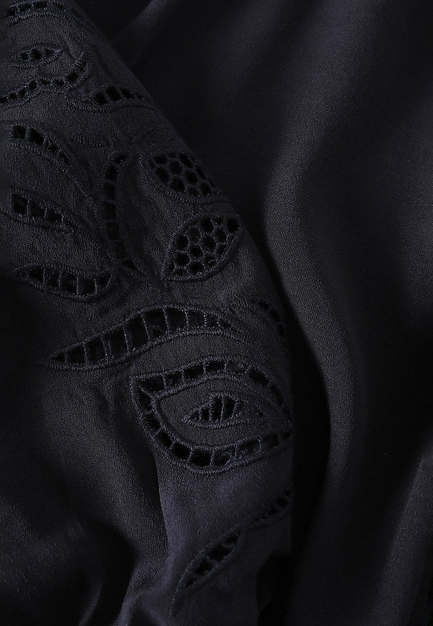 VISKOZNA BLUZA S CVETLIČNO VEZENINO - ALIZZIE VISKOZNA BLUZA S CVETLIČNO VEZENINO - ALIZZIE TEMNO MODRA 4