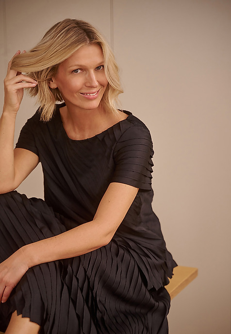 ELEGANCKA TKANINOWA BLUZKA DAMSKA Z KRÓTKIM RĘKAWEM NAKO CZARNY 2