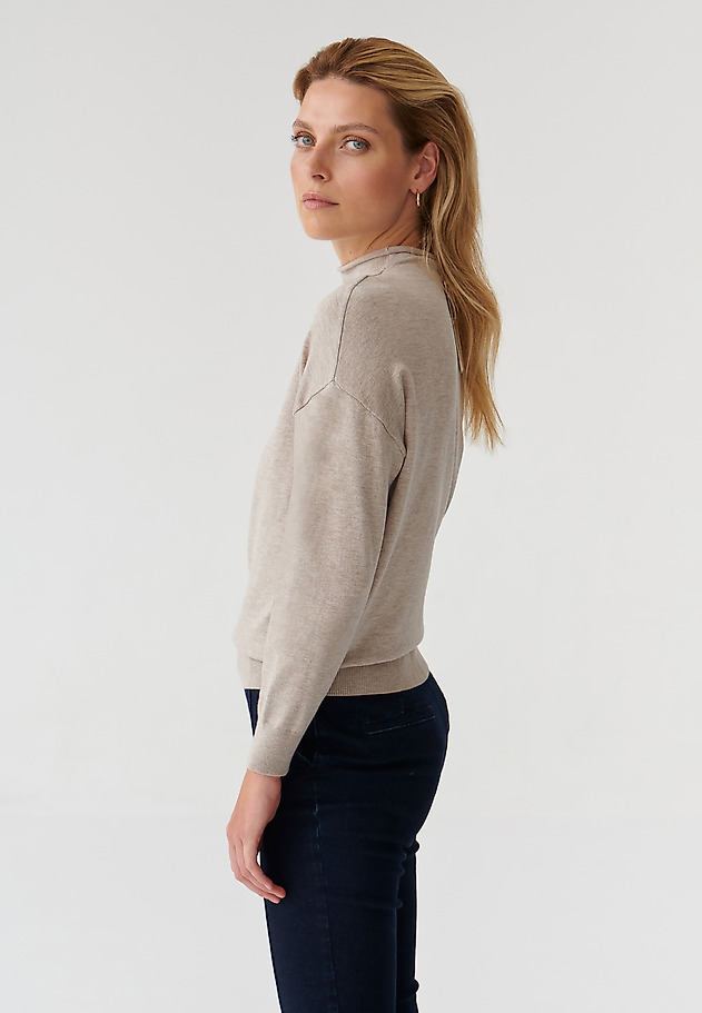 DÁMSKY POLOVIČNÝ ROLÁKOVÝ SVETER NAVI DÁMSKY POLOVIČNÝ ROLÁKOVÝ SVETER NAVI BÉŽOVÁ 1