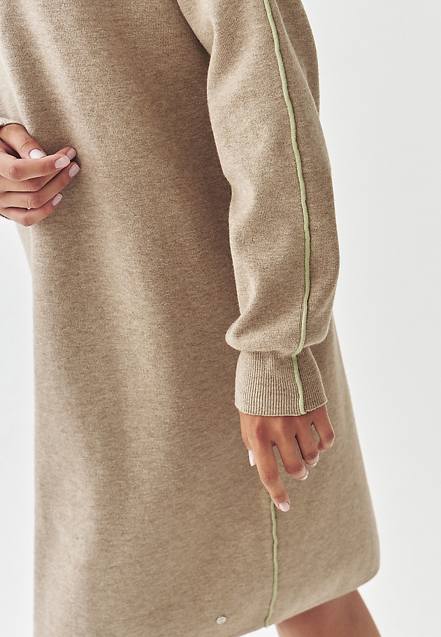 LOOSE-FITTING KNITTED DRESS WITH BOAT NECKLINE - CORA LOOSE-FITTING KNITTED DRESS WITH BOAT NECKLINE - CORA BEŻOWY 6