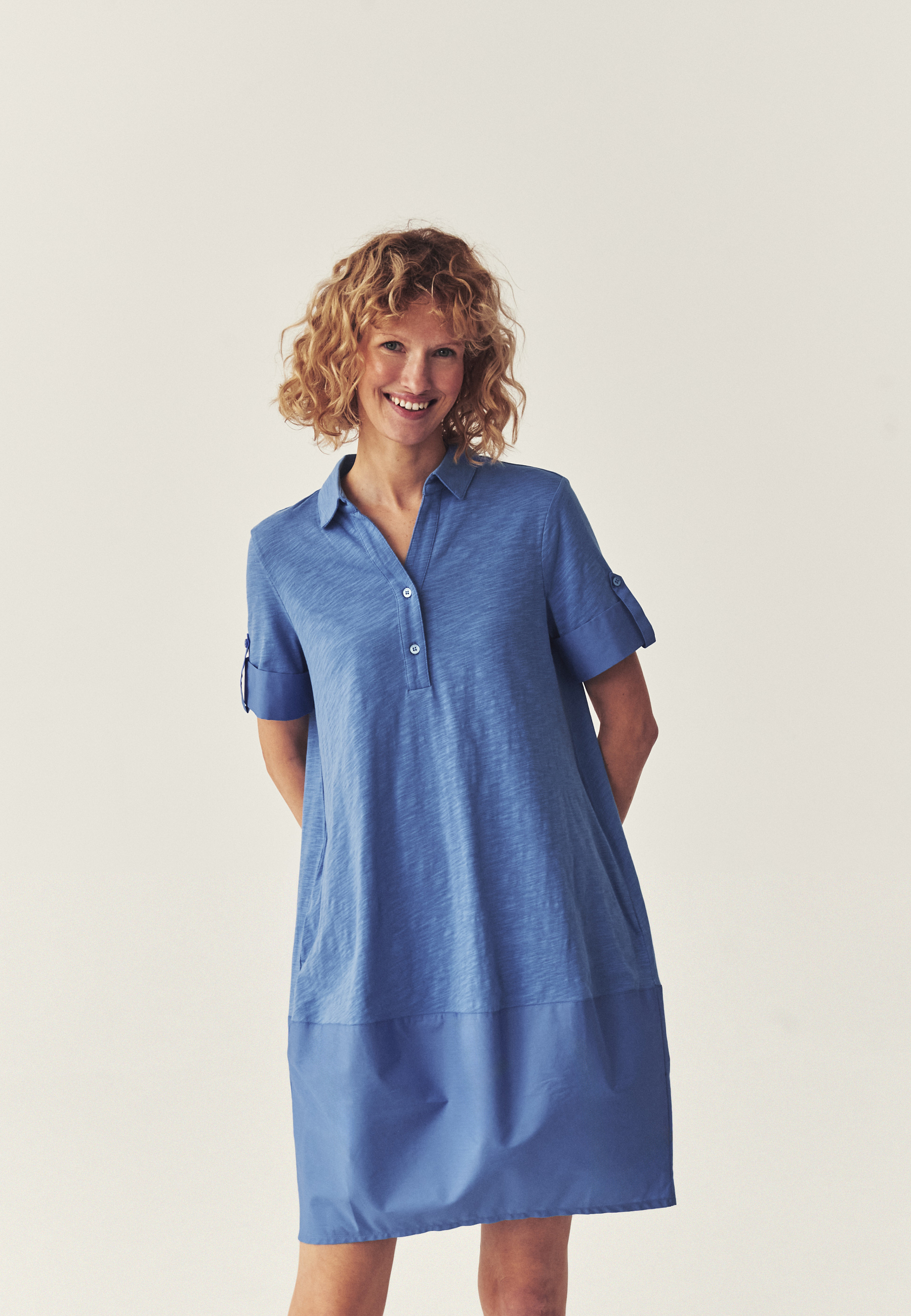 SWOBODNA SUKIENKA Z ŁĄCZONYCH MATERIAŁÓW - ATARA NIEBIESKI 2