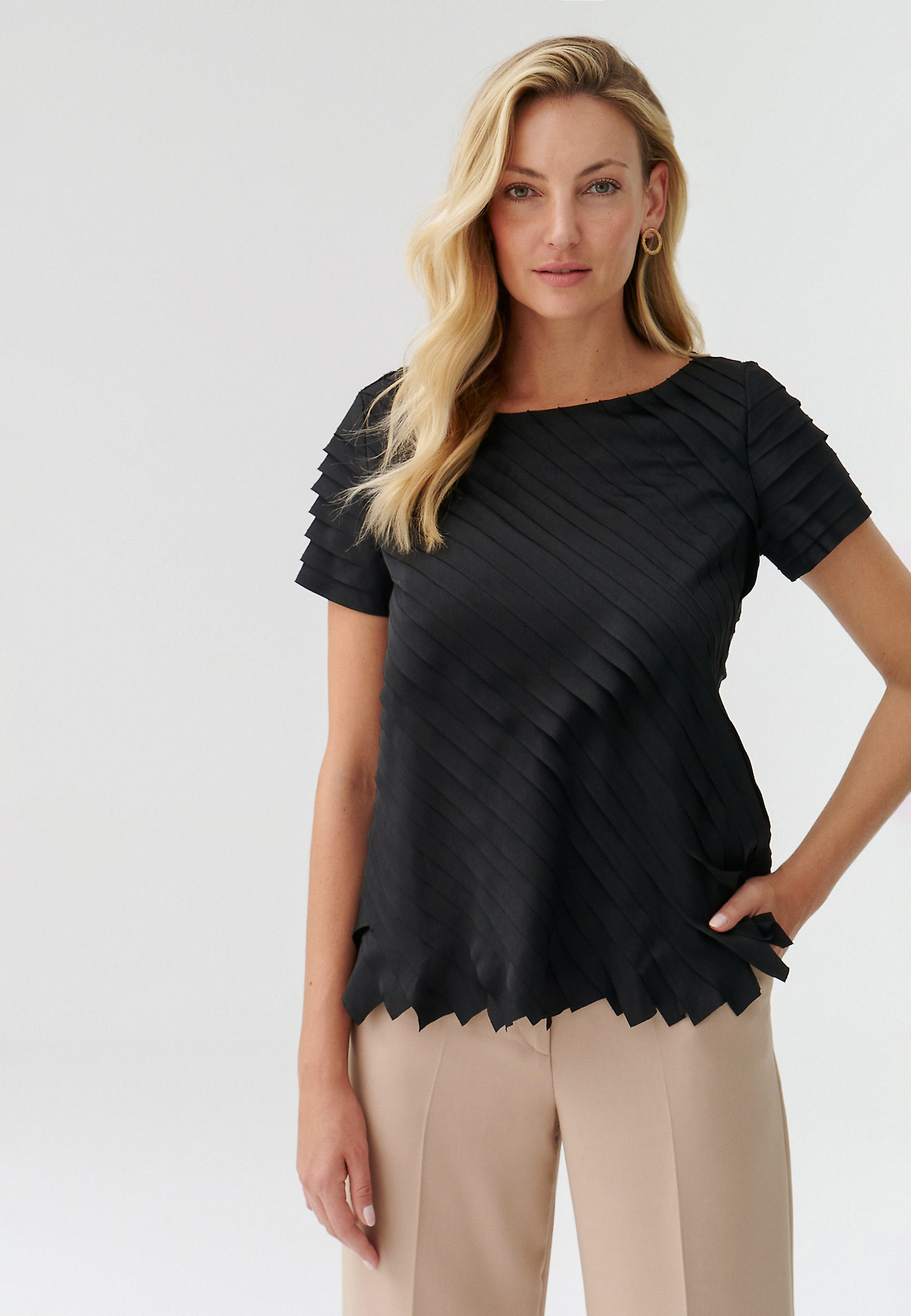 ELEGANTNA ŽENSKA BLUZA S KRATKIMI ROKAVI NAKO ELEGANTNA ŽENSKA BLUZA S KRATKIMI ROKAVI NAKO ČRNA 93847