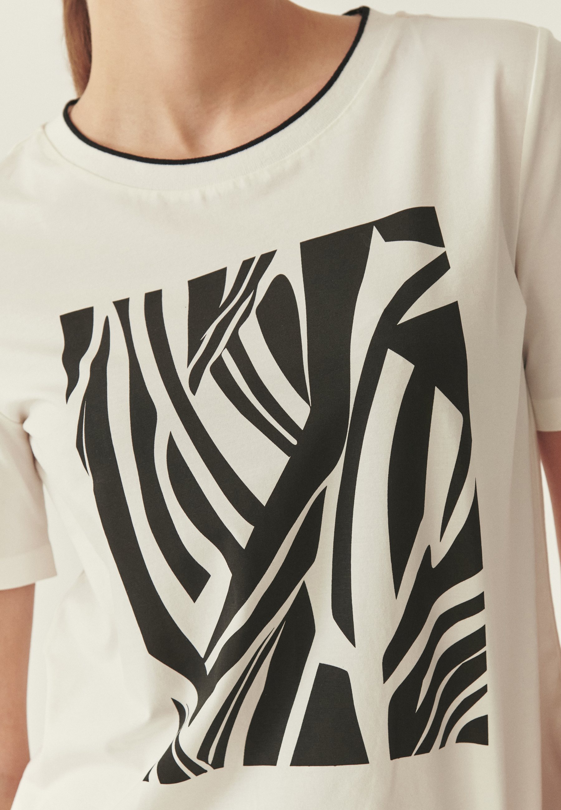 BLUZKA Z AUTORSKIM NADRUKIEM - TONO BIAŁY 2