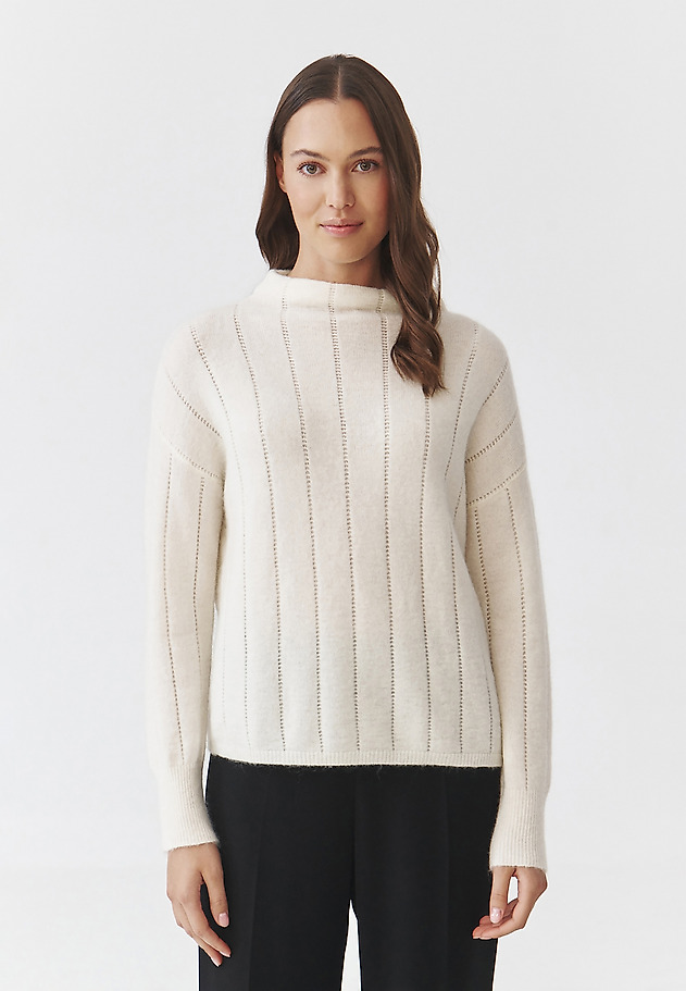 LADIES' OVERSIZED TURTLENECK JUMPER — PEARL LADIES' OVERSIZED TURTLENECK JUMPER — PEARL ECRU 3