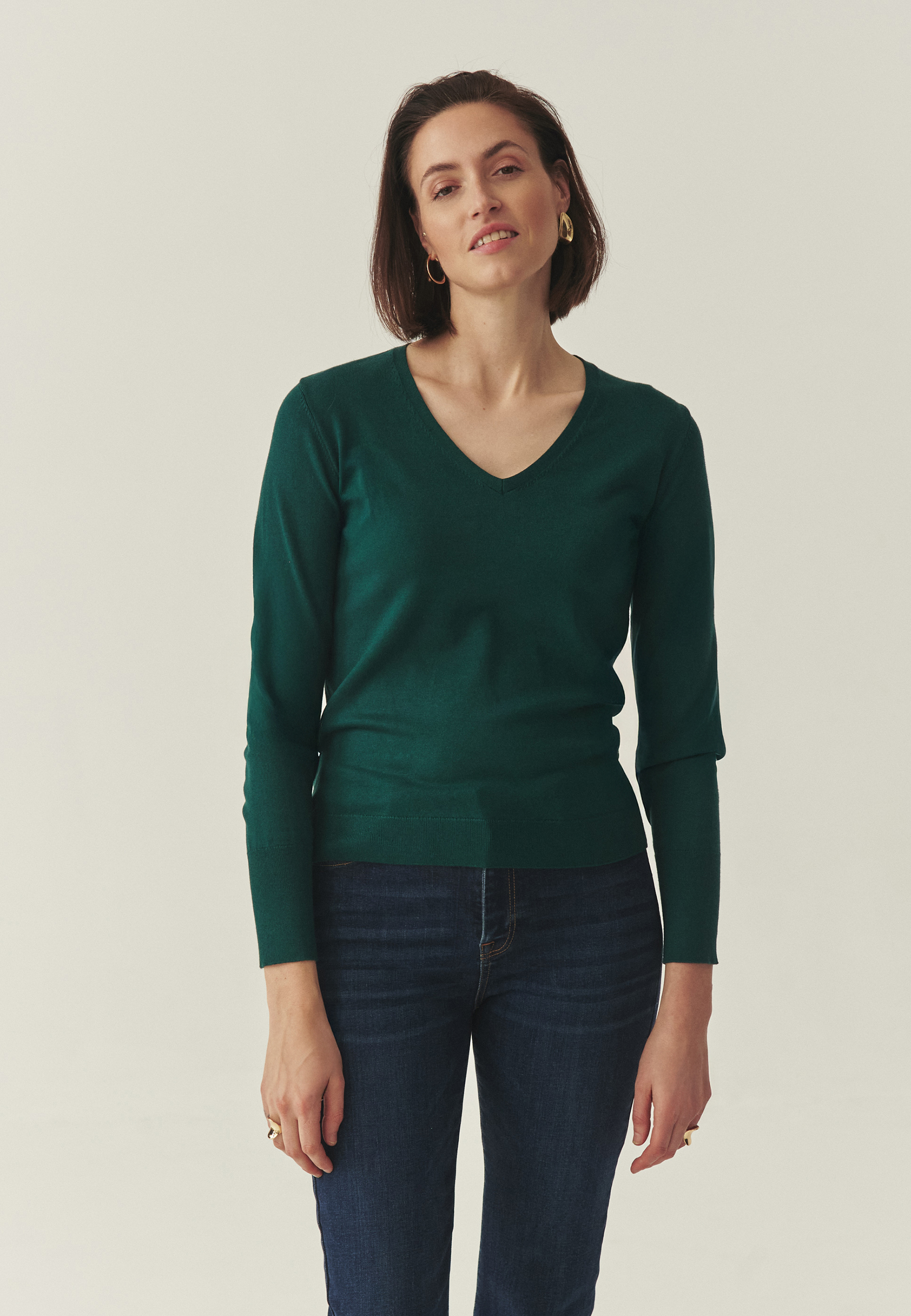 KLASYCZNY SWETER Z WISKOZĄ LENZING™ ECOVERO™ - NICOLLA ZIELONY 2