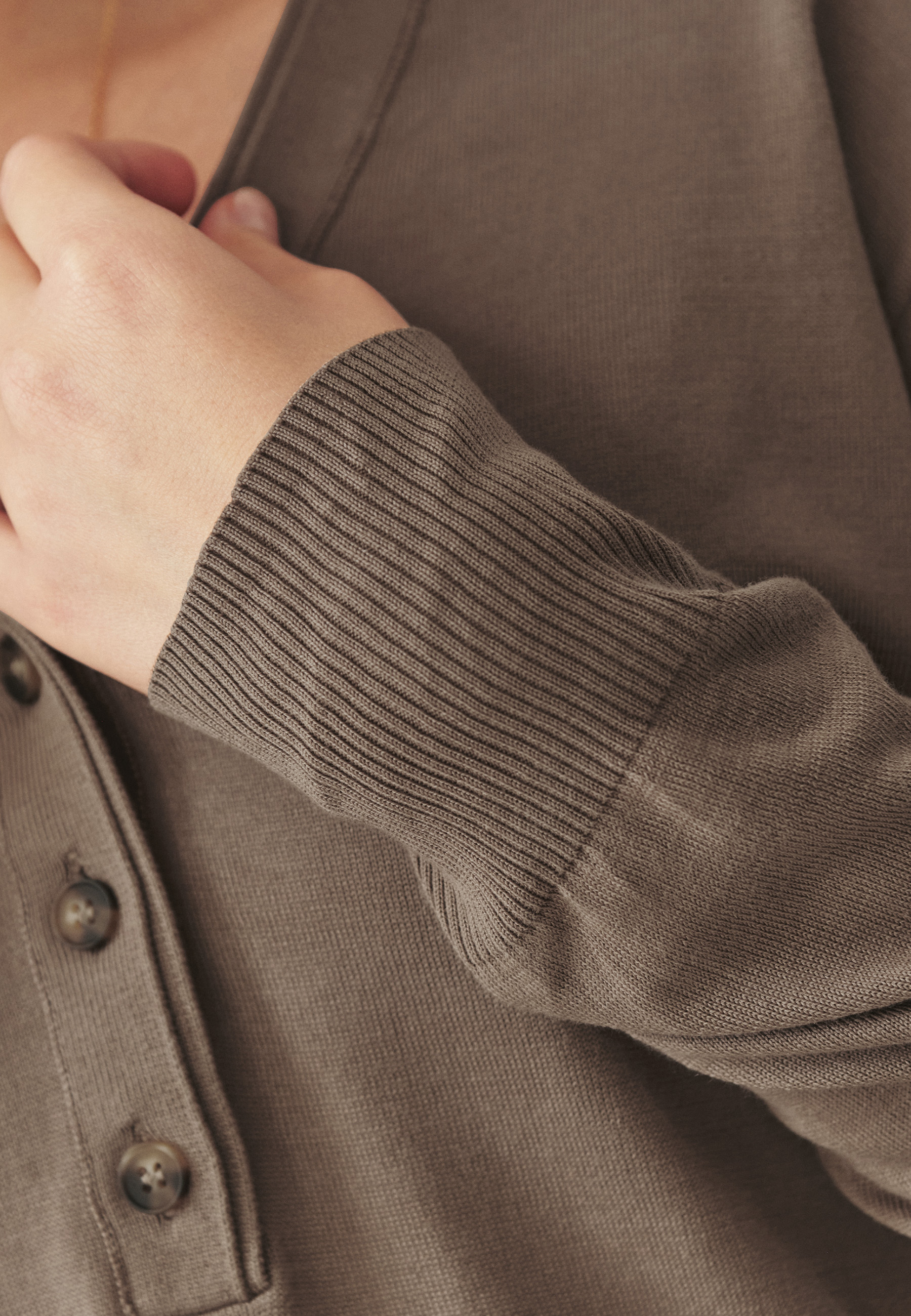 SWETER Z DOMIESZKĄ JEDWABIU - TELLA BEŻOWY 2