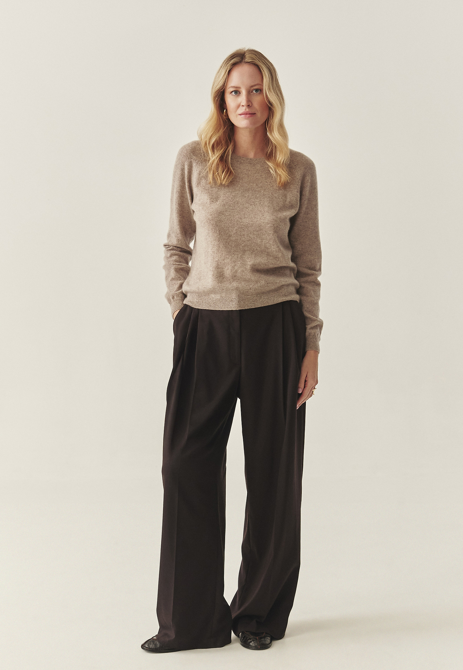 KASZMIROWY SWETER - PRESLEY KASZMIROWY SWETER - PRESLEY BEŻOWY 117455