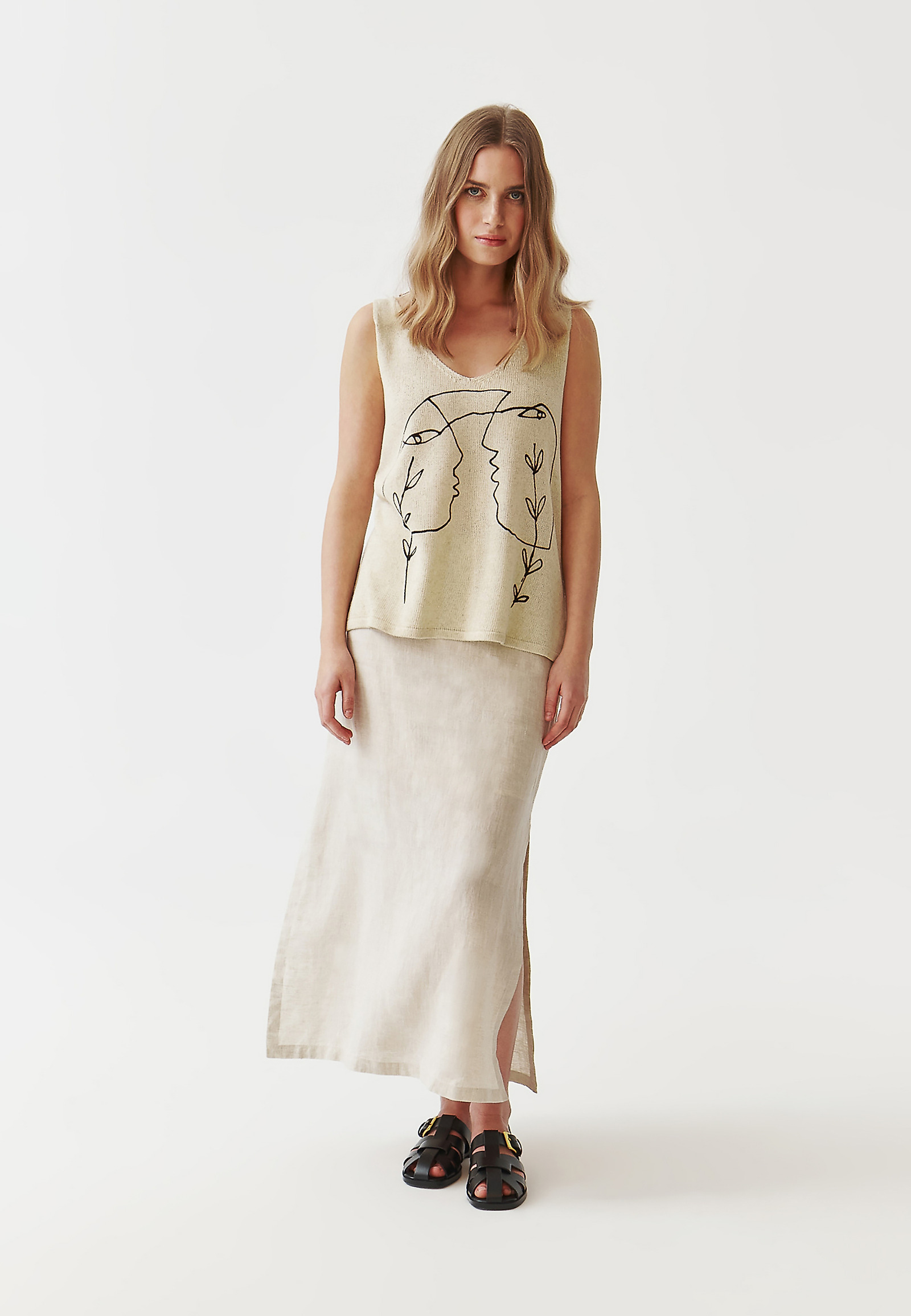 DZIANINOWA BLUZKA DAMSKA BEZ RĘKAWÓW - NIKALA 1 DZIANINOWA BLUZKA DAMSKA BEZ RĘKAWÓW - NIKALA 1 BEŻOWY 103456