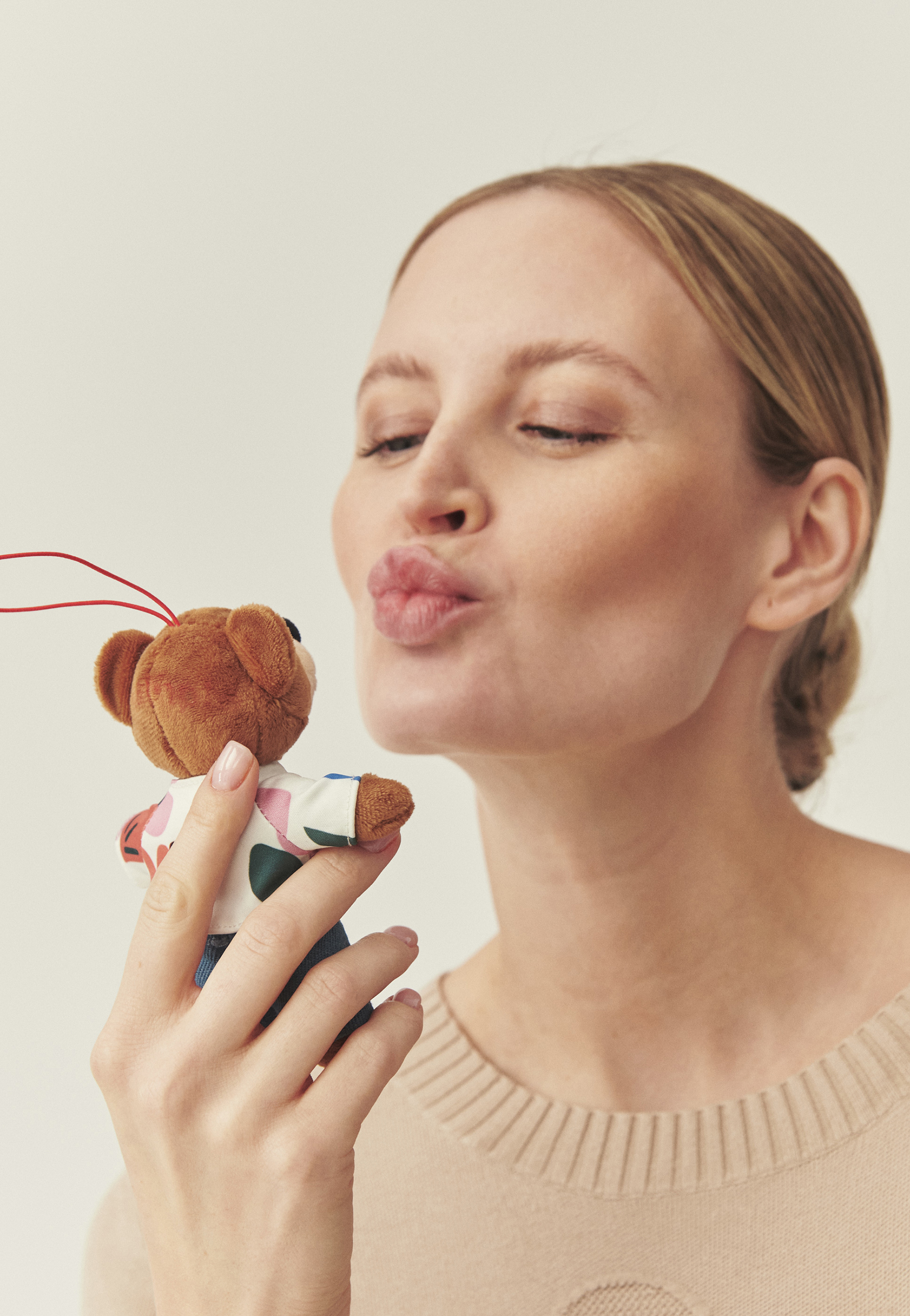 KEY RING WITH THE USZATEK BEAR - BEARINA 4 BEIGE 2