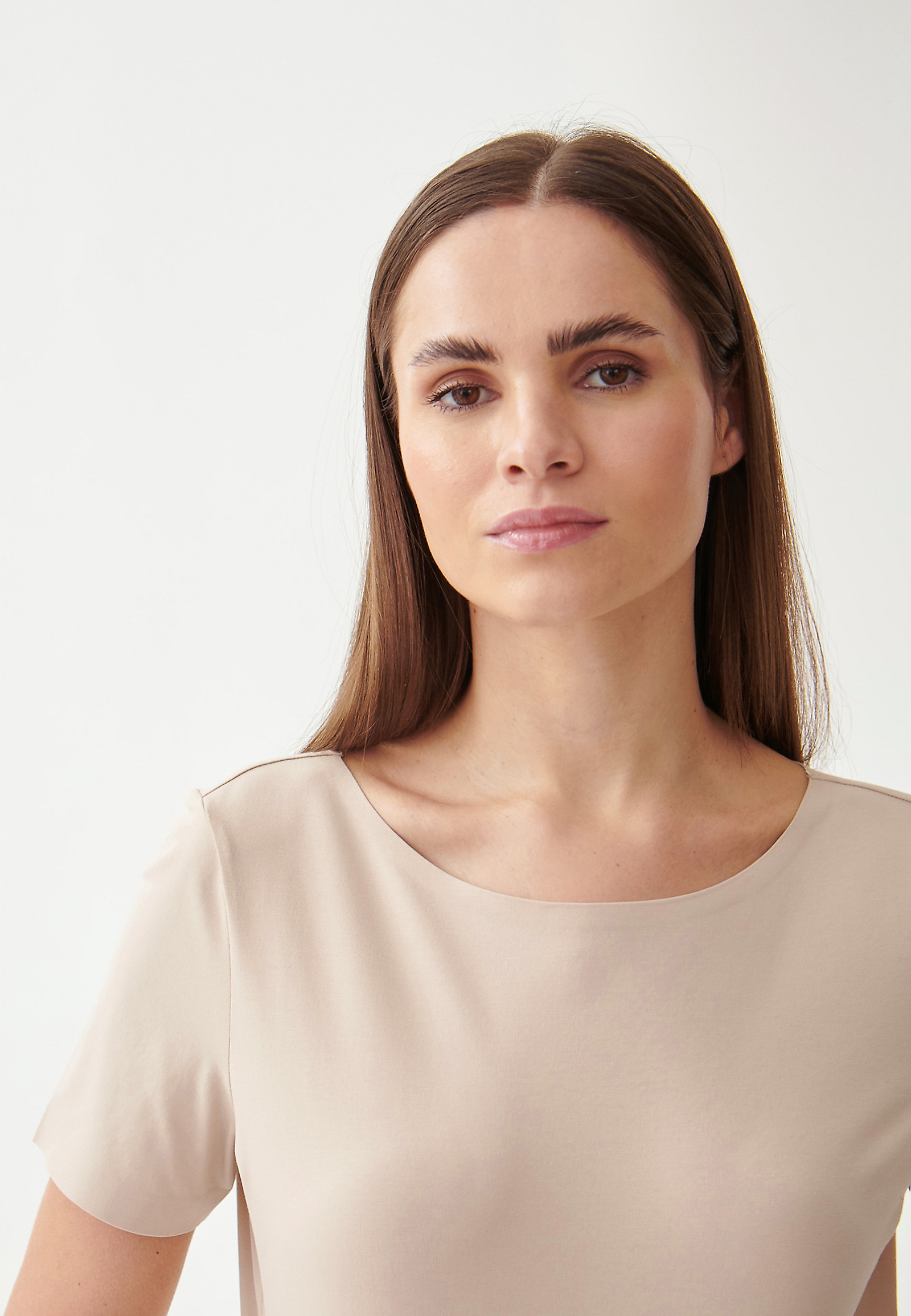 BLUZKA DAMSKA DZIANINOWA Z KRÓTKIM RĘKAWEM MIKAJA BLUZKA DAMSKA DZIANINOWA Z KRÓTKIM RĘKAWEM MIKAJA BEŻOWY 88909