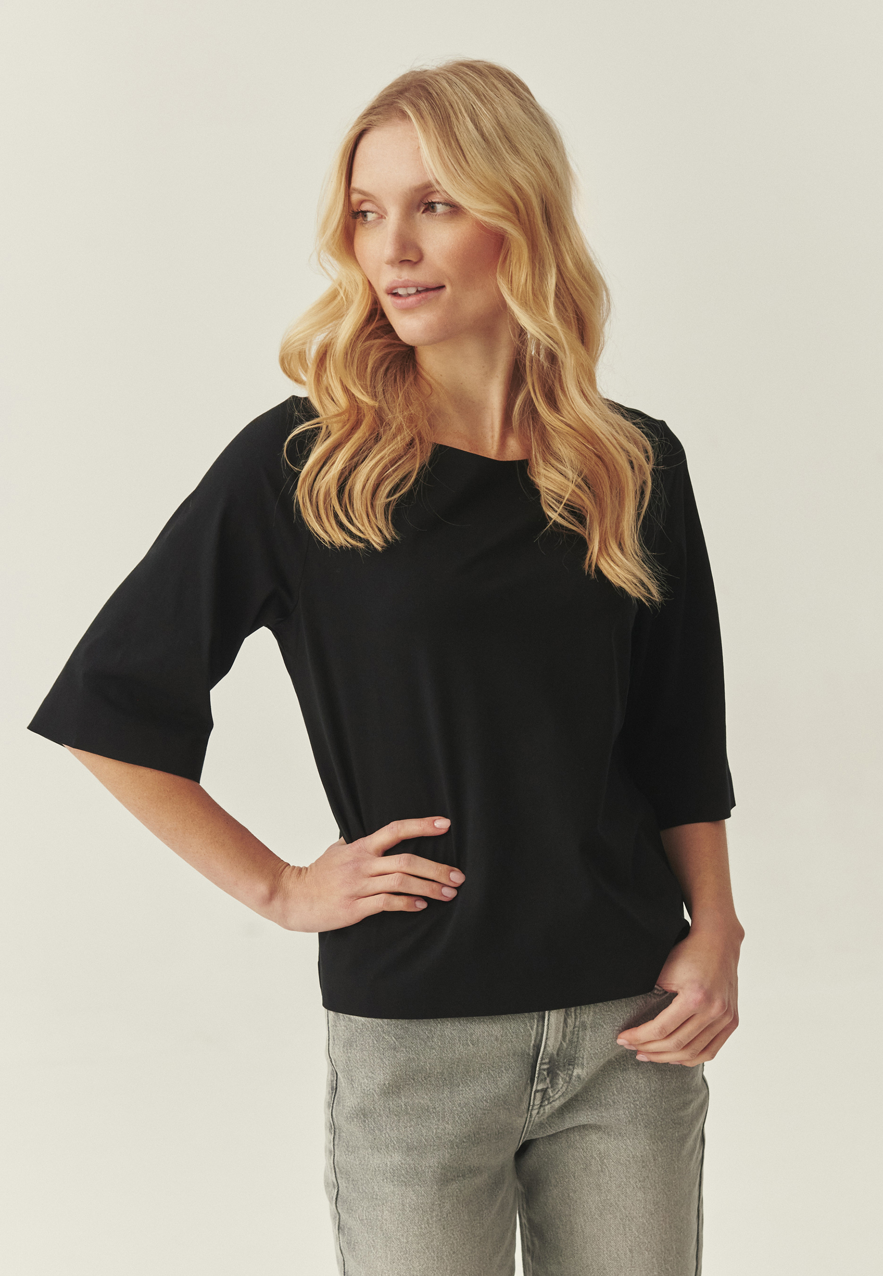 KLASICKÁ BLÚZKA S BAJKOU - KERO ČIERNA 2