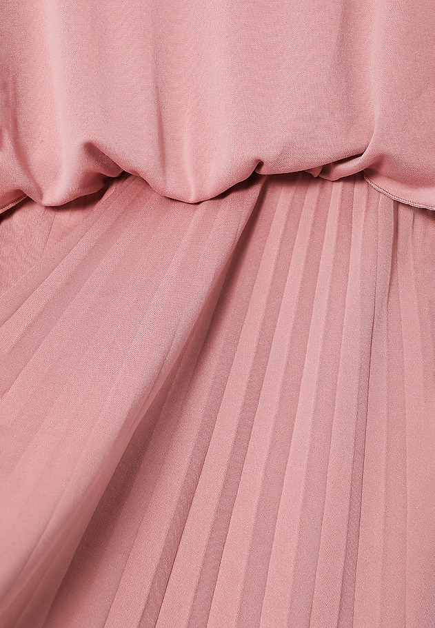 LADIES’ PLEATED SUNRAY MIDI SKIRT WITH V-SHAPED NECKLINE AT THE BACK - GAJA LADIES’ PLEATED SUNRAY MIDI SKIRT WITH V-SHAPED NECKLINE AT THE BACK - GAJA RÓŻOWY 6