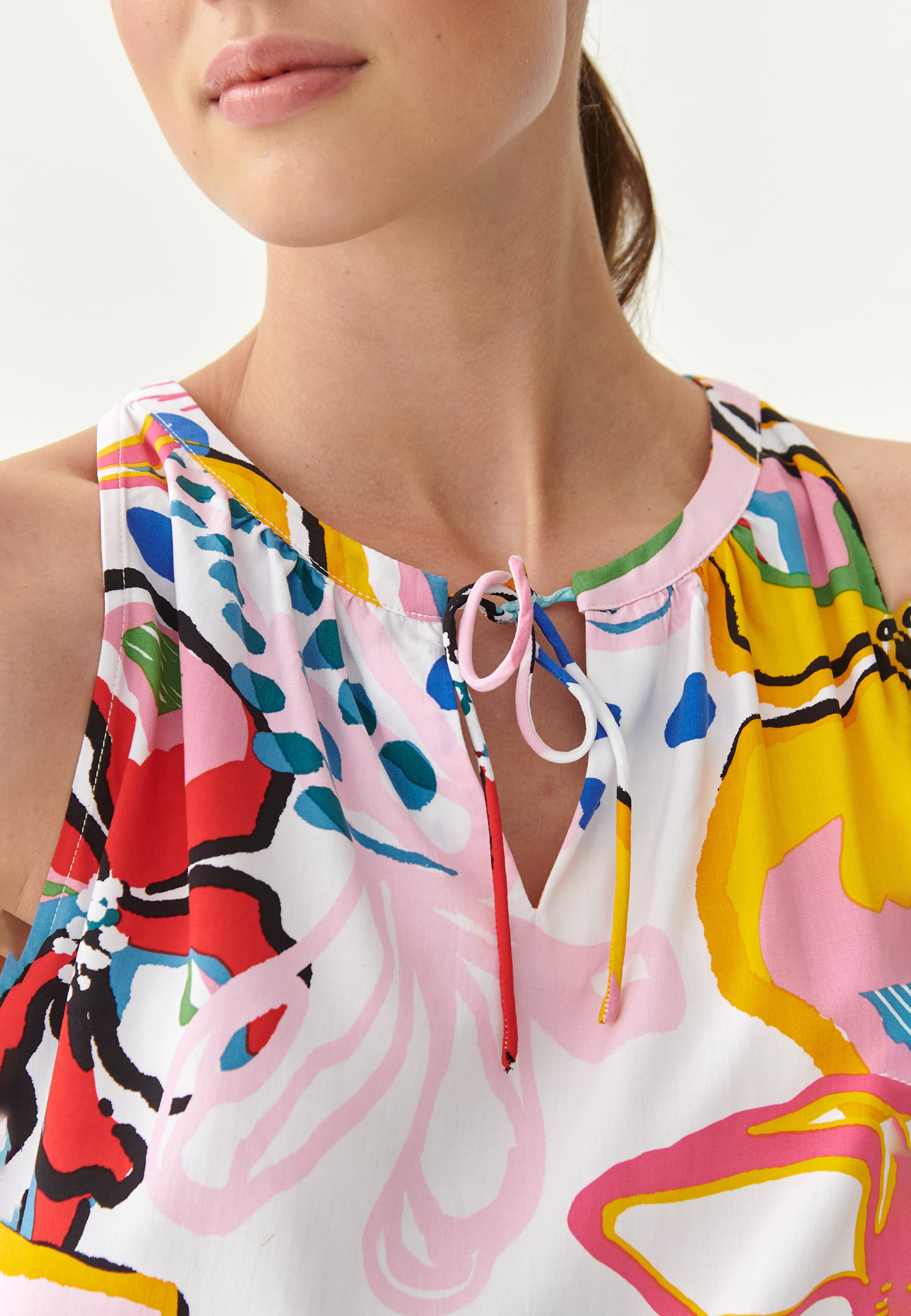 WZORZYSTA BLUZKA BEZ RĘKAWÓW FLORO 1