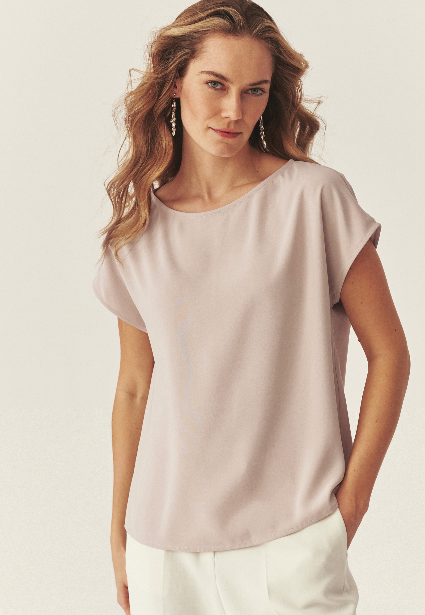 HALENKA S MINIMALISTICKÝM DESIGNEM – VIVIA