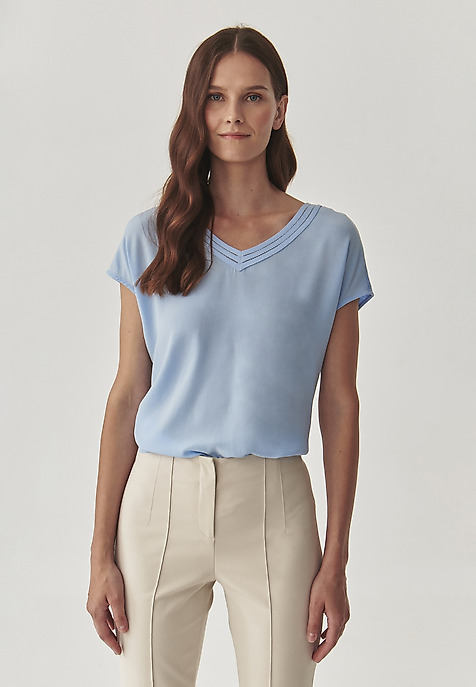 LADIES’ BLOUSE WITH A DECORATIVE NECKLINE - MORO BLUE 2