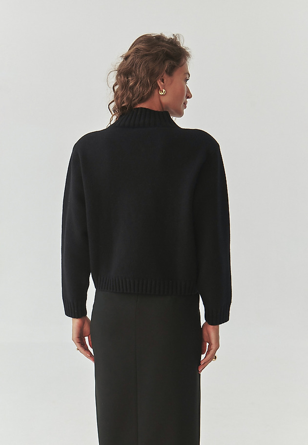 LADIES’ OVERSIZED SWEATER WITH MOCK TURTLENECK - MALMANA 1 LADIES’ OVERSIZED SWEATER WITH MOCK TURTLENECK - MALMANA 1 CZARNY 5