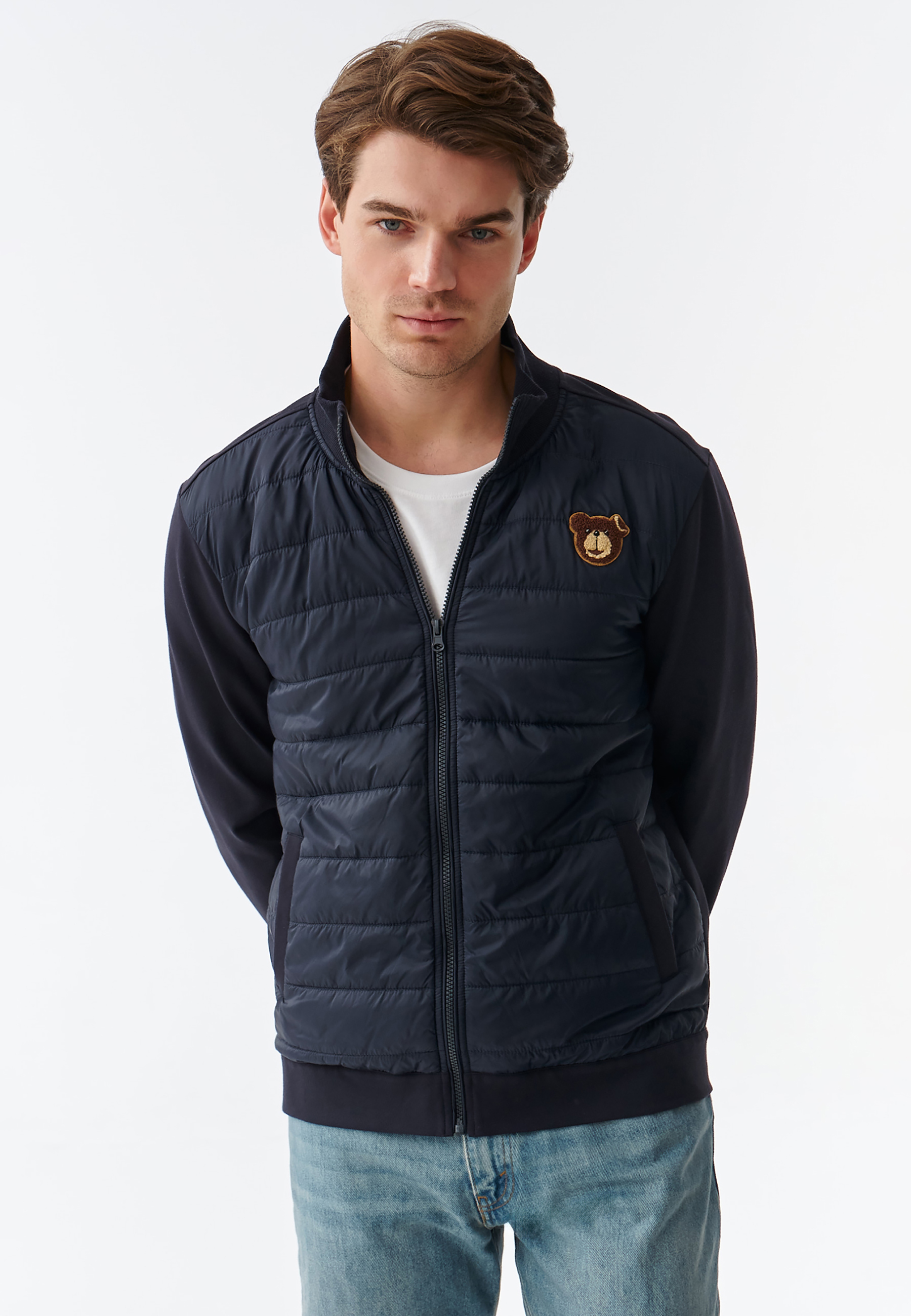 MODERNÁ PÁNSKA MIKINA S NÁŠIVKOU S MOTÍVOM MACKA UŠKA KADET NÁMORNÍCKA MODRÁ 2