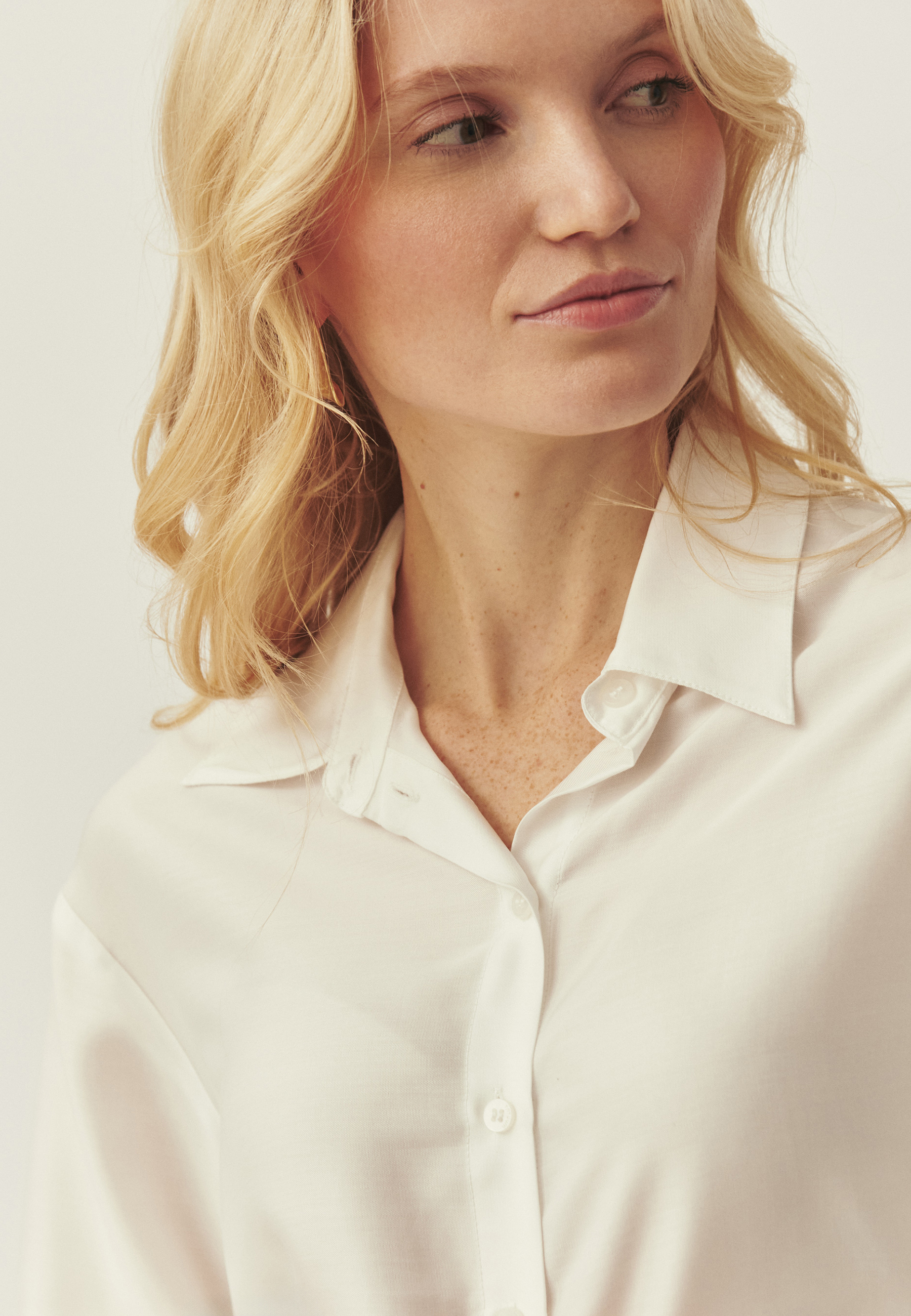 SWOBODNA KOSZULA Z LYOCELLU TENCEL™ -  FREYA