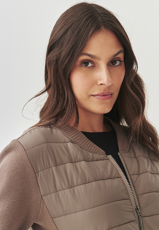LADIES' JUMPER WITH QUILTED FRONT - KADEKO 1 LADIES' JUMPER WITH QUILTED FRONT - KADEKO 1 BEŻOWY 5