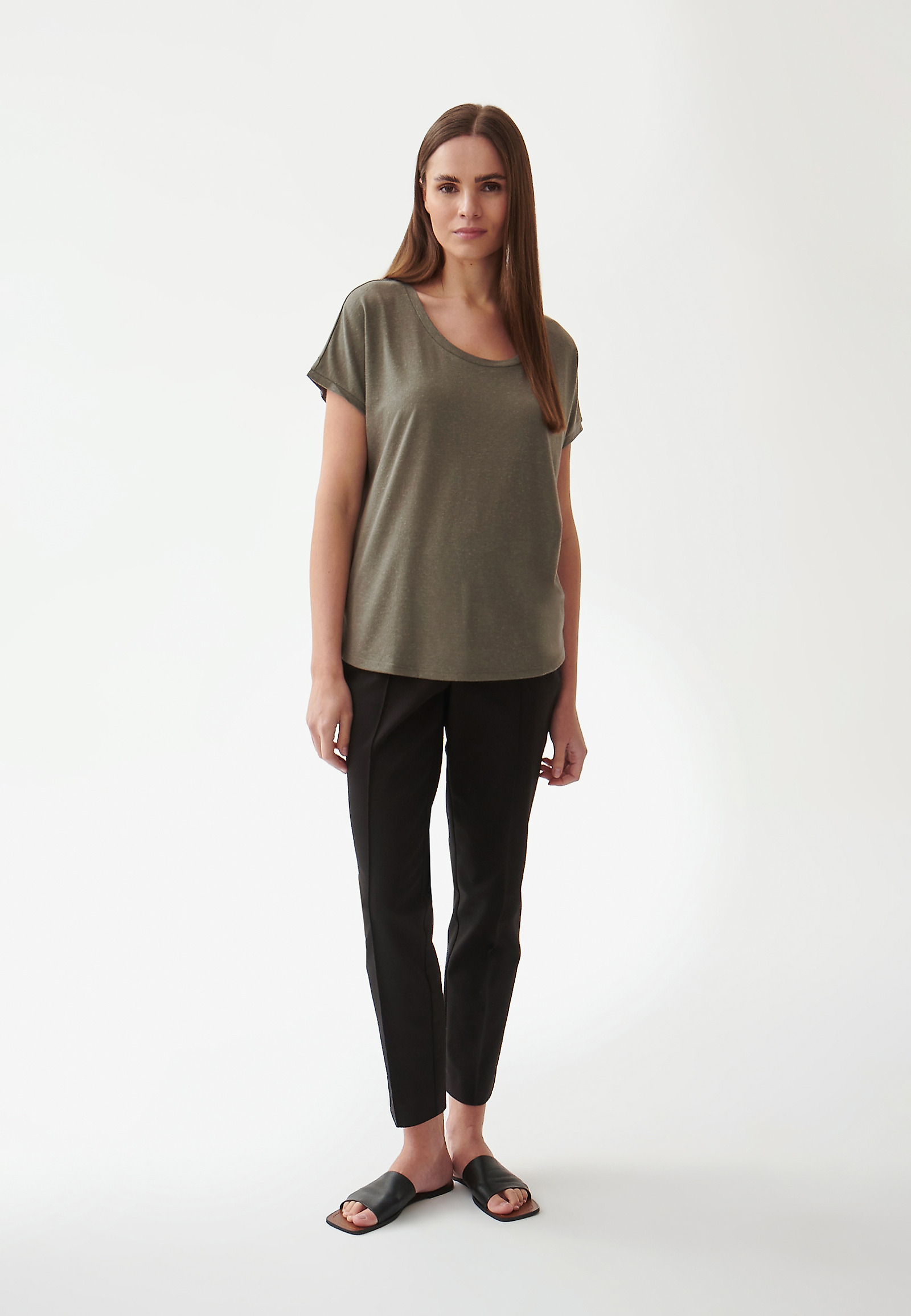 BLUZKA DAMSKA DZIANINOWA Z KRÓTKIM RĘKAWEM DAVIJA BLUZKA DAMSKA DZIANINOWA Z KRÓTKIM RĘKAWEM DAVIJA KHAKI 88922