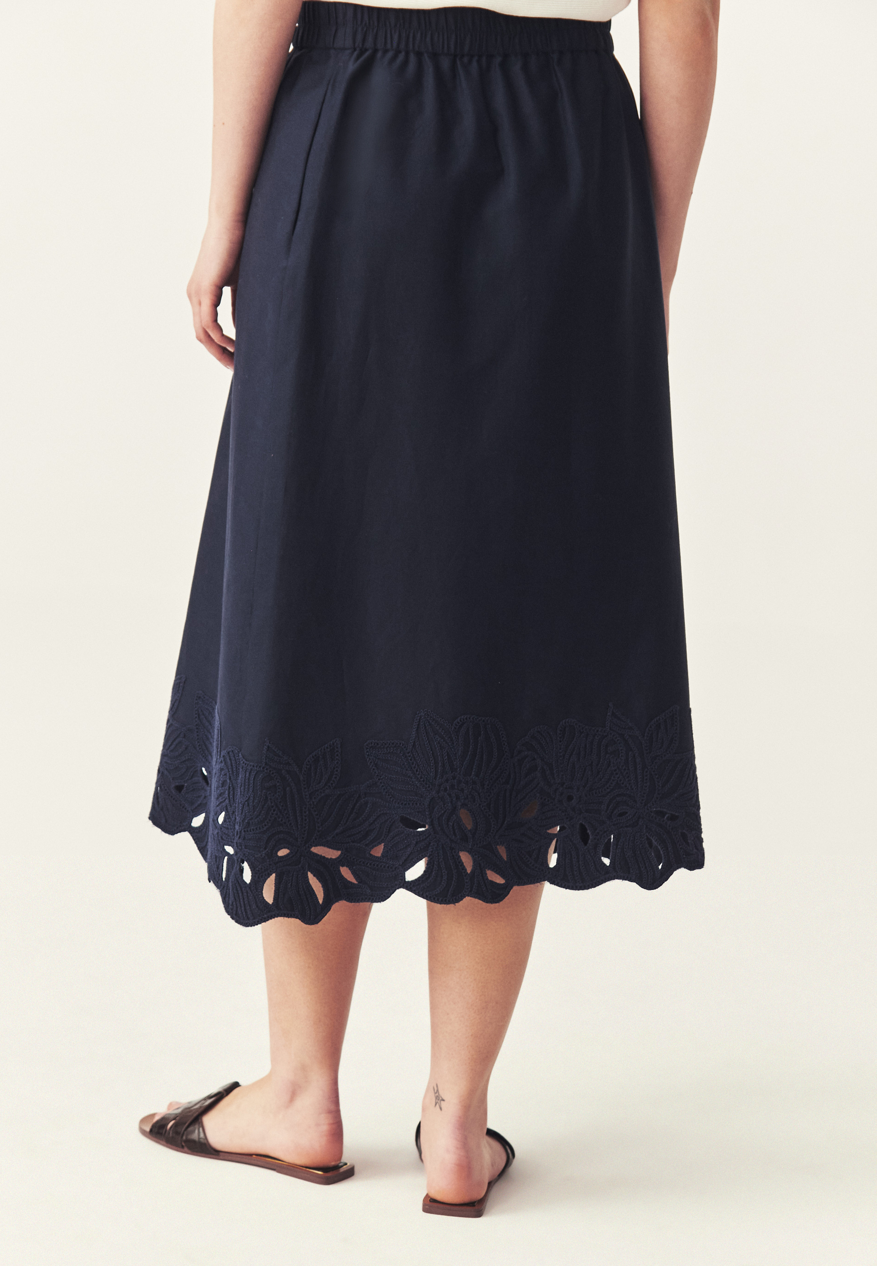 BAWEŁNIANA SPÓDNICA Z HAFTEM - OPTITA GRANATOWY 2