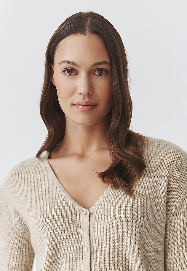 ROZPINANY SWETER DAMSKI Z WEŁNY MERINO — ELLA ROZPINANY SWETER DAMSKI Z WEŁNY MERINO — ELLA BEŻOWY 5