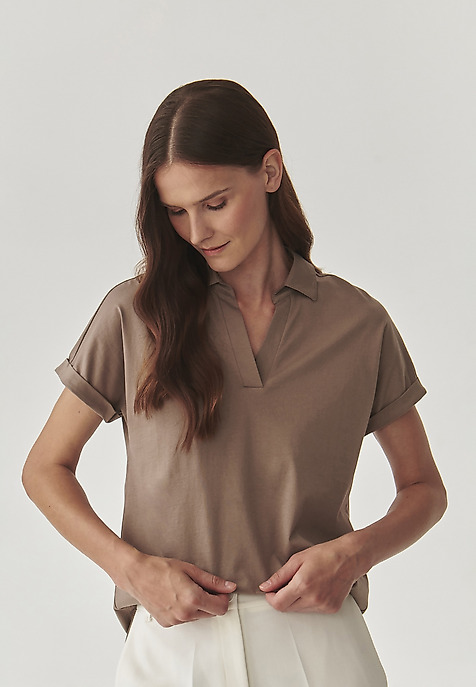 DZIANINOWA BLUZKA DAMSKA Z KOŁNIERZYKIEM - AMBRA DZIANINOWA BLUZKA DAMSKA Z KOŁNIERZYKIEM - AMBRA