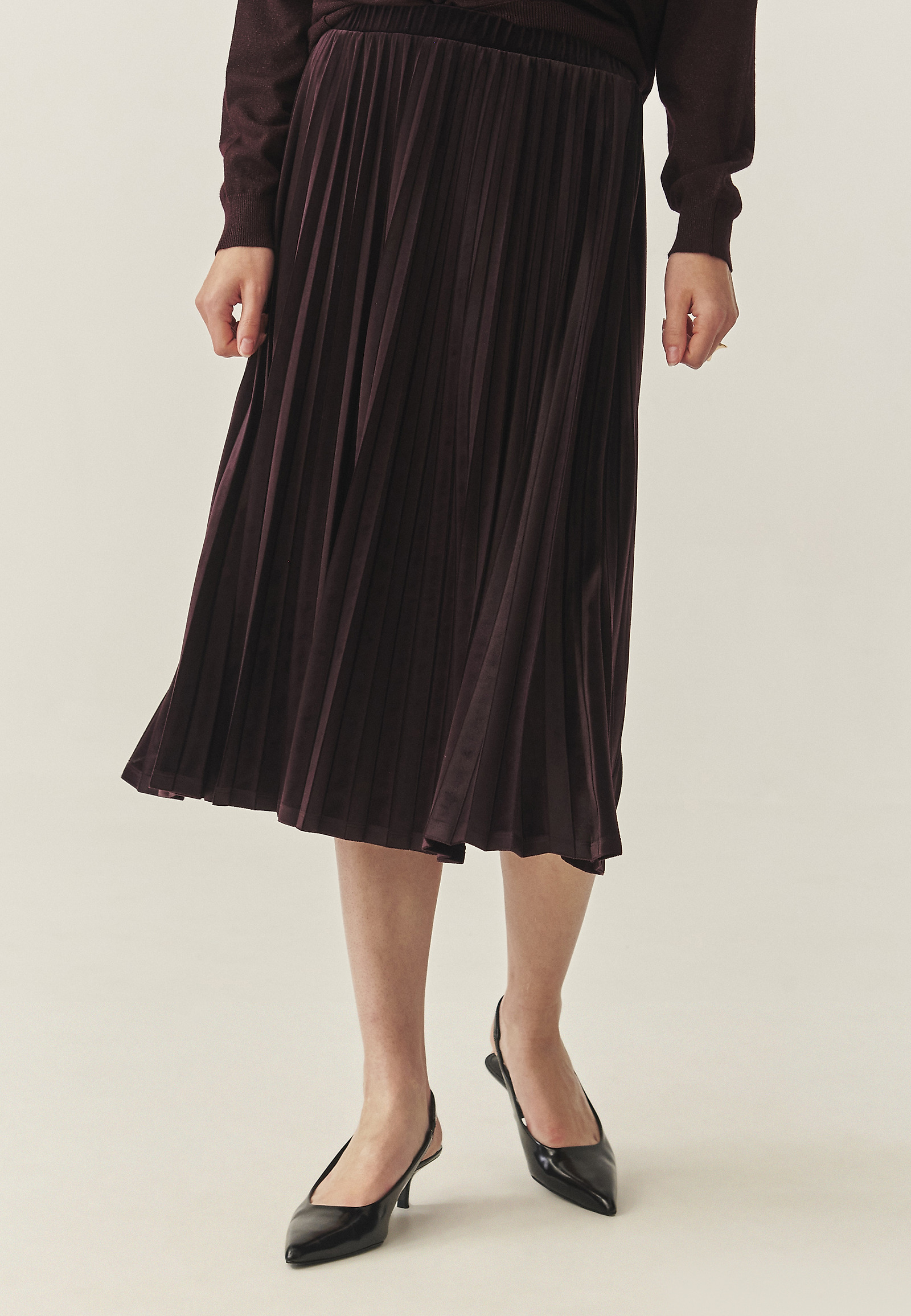 PLEATED MID-LENGTH VELOUR SKIRT - LAMARA 1 PLEATED MID-LENGTH VELOUR SKIRT - LAMARA 1 RED 118875