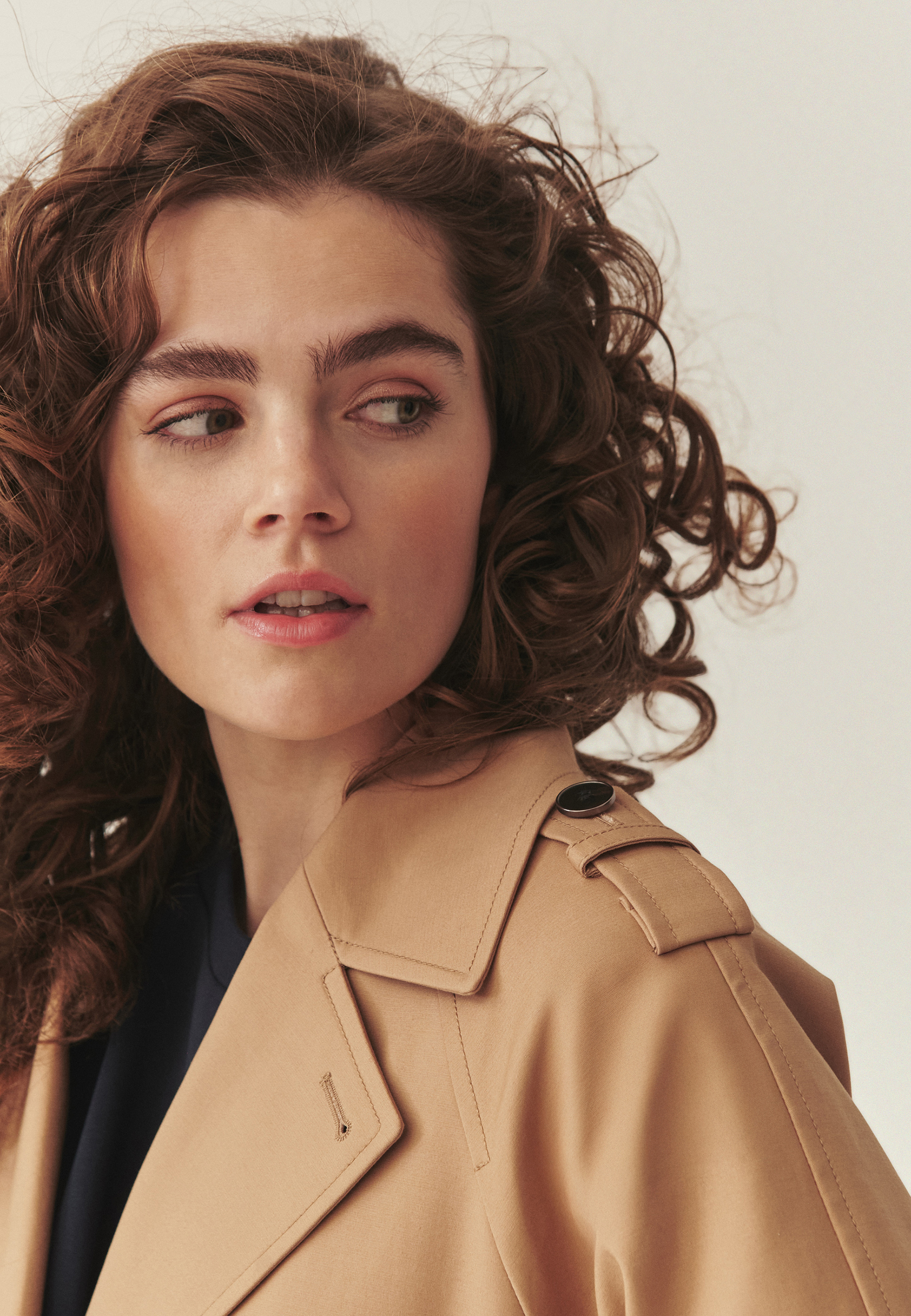 KLASYCZNY TRENCZ Z OCIEPLENIEM - BATANA BEŻOWY 2