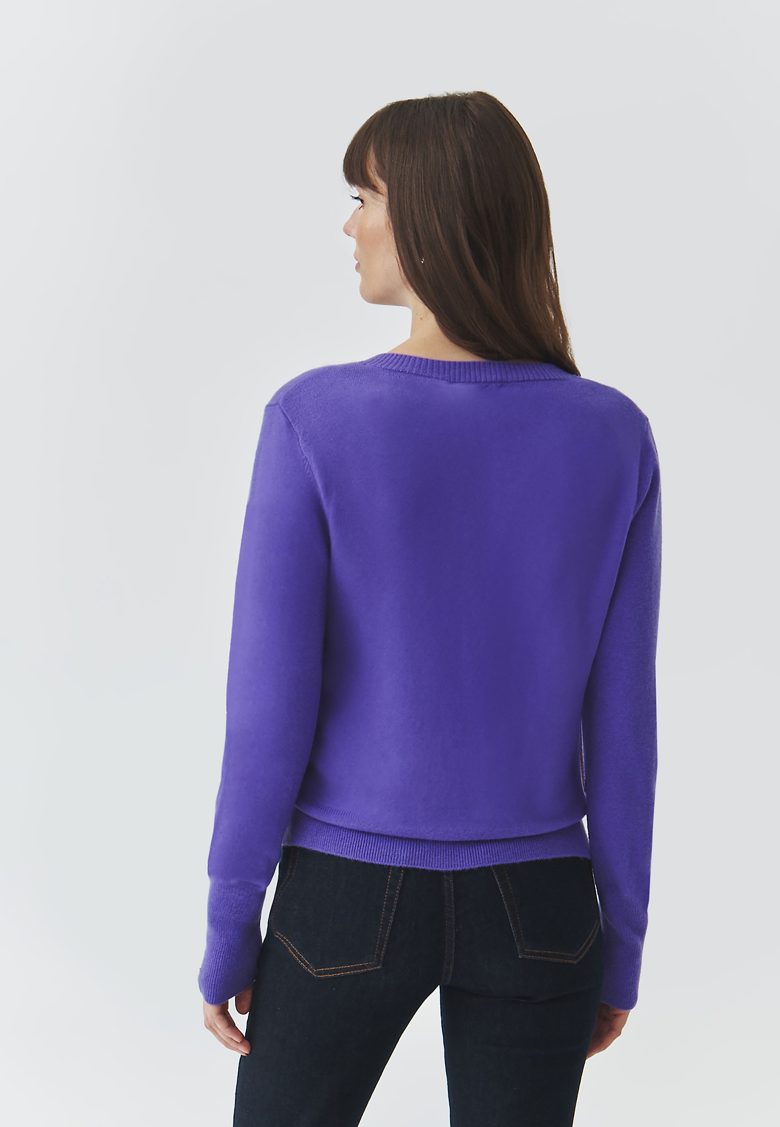 LADIES’ WOOL SWEATER WITH A V-SHAPED NECKLINE - RONI LADIES’ WOOL SWEATER WITH A V-SHAPED NECKLINE - RONI PURPLE 108836