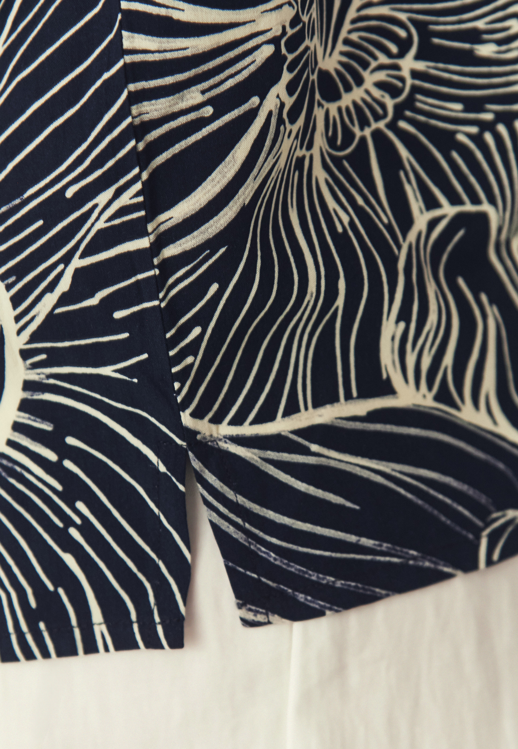 WZORZYSTA BLUZKA Z WISKOZĄ LENZING™ ECOVERO™ -  OMA 1