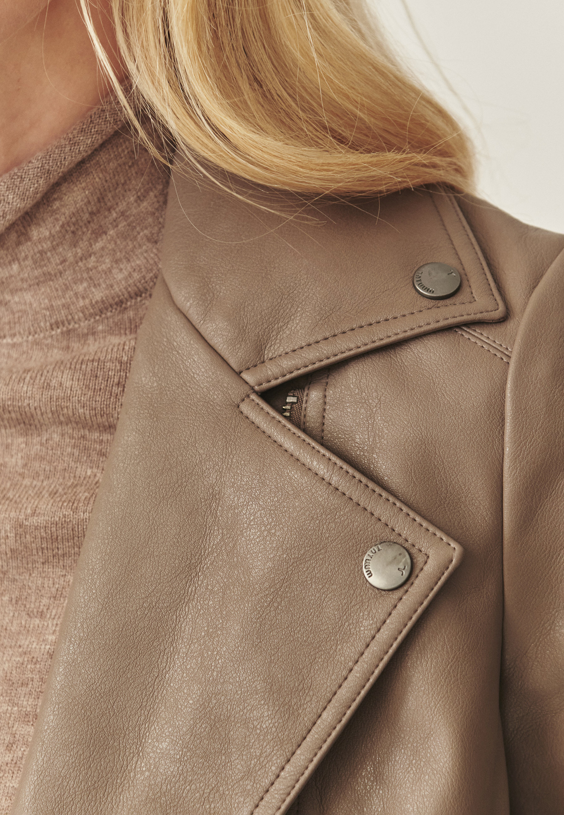 GEACĂ ELEGANTĂ DE DAMĂ, TIP BIKER - RAMONESI BEJ 2