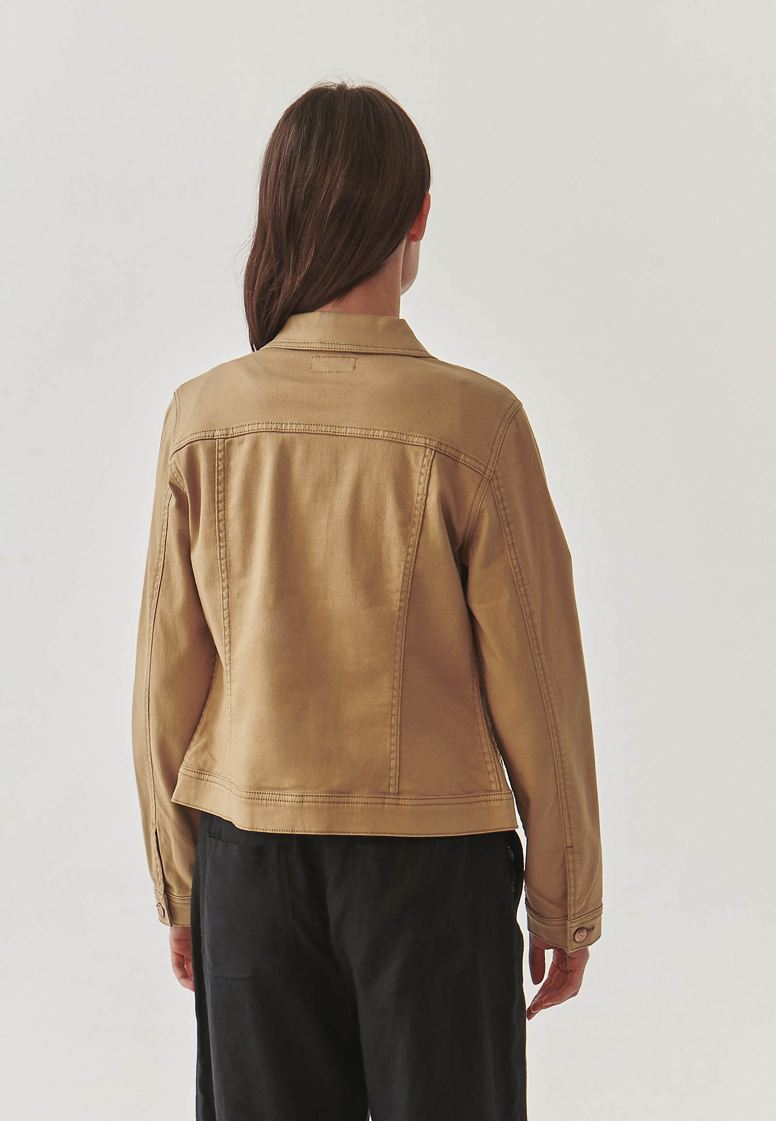 KLASICKÁ DÁMSKA TEXTILNÁ BUNDA – BESKA 2 KLASICKÁ DÁMSKA TEXTILNÁ BUNDA – BESKA 2 BÉŽOVÁ 98858