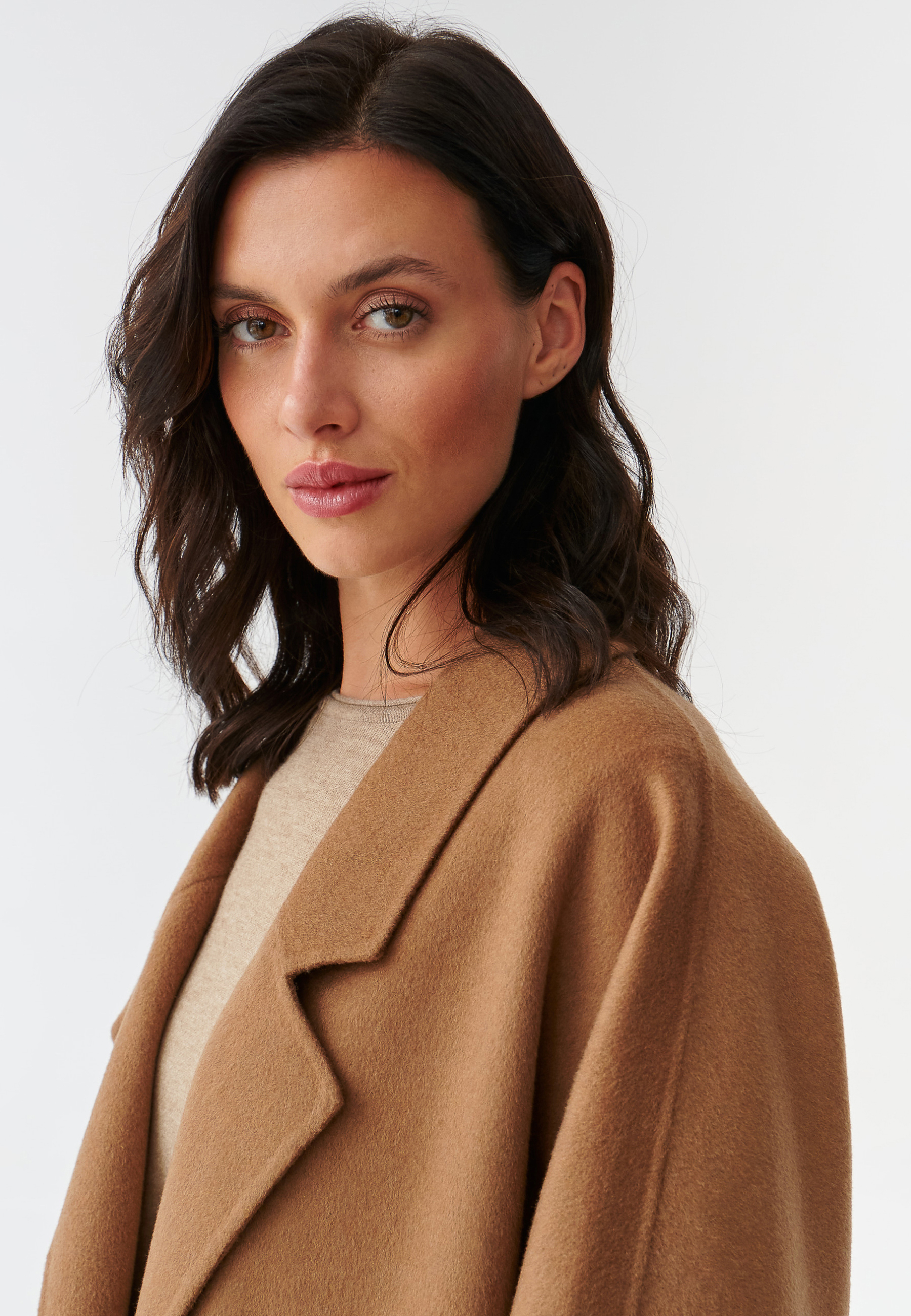 OVERSIZOWY PŁASZCZ DAMSKI Z NASZYWKAMI Z MISIEM USZATKIEM MISIOLANTA