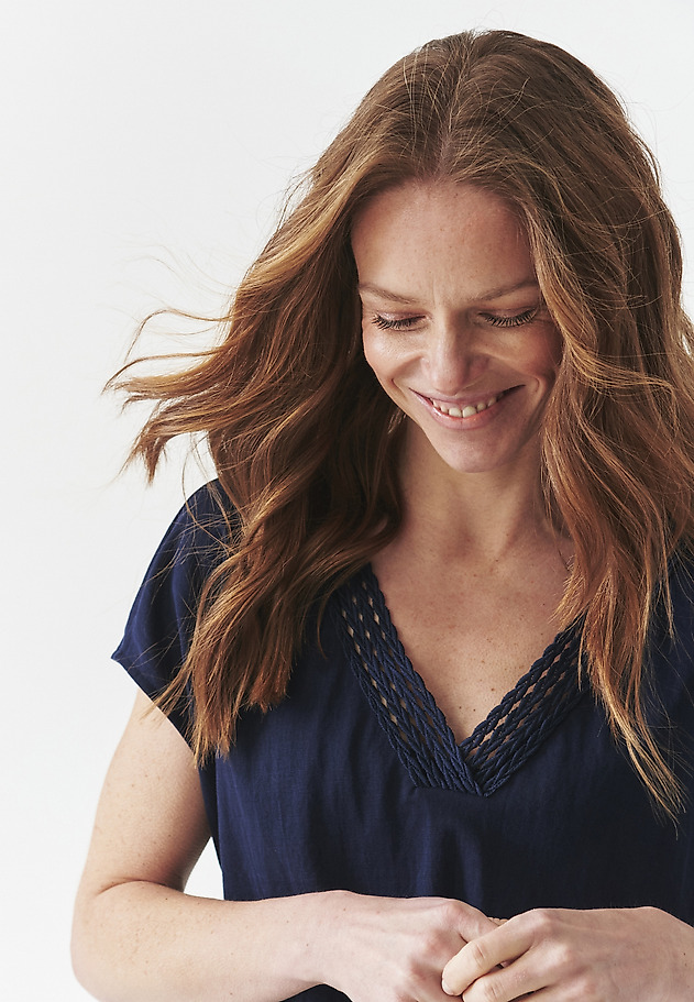 ETHEREAL DRESS WITH EMBROIDERED NECKLINE - BONNIE ETHEREAL DRESS WITH EMBROIDERED NECKLINE - BONNIE NIEBIESKI 5