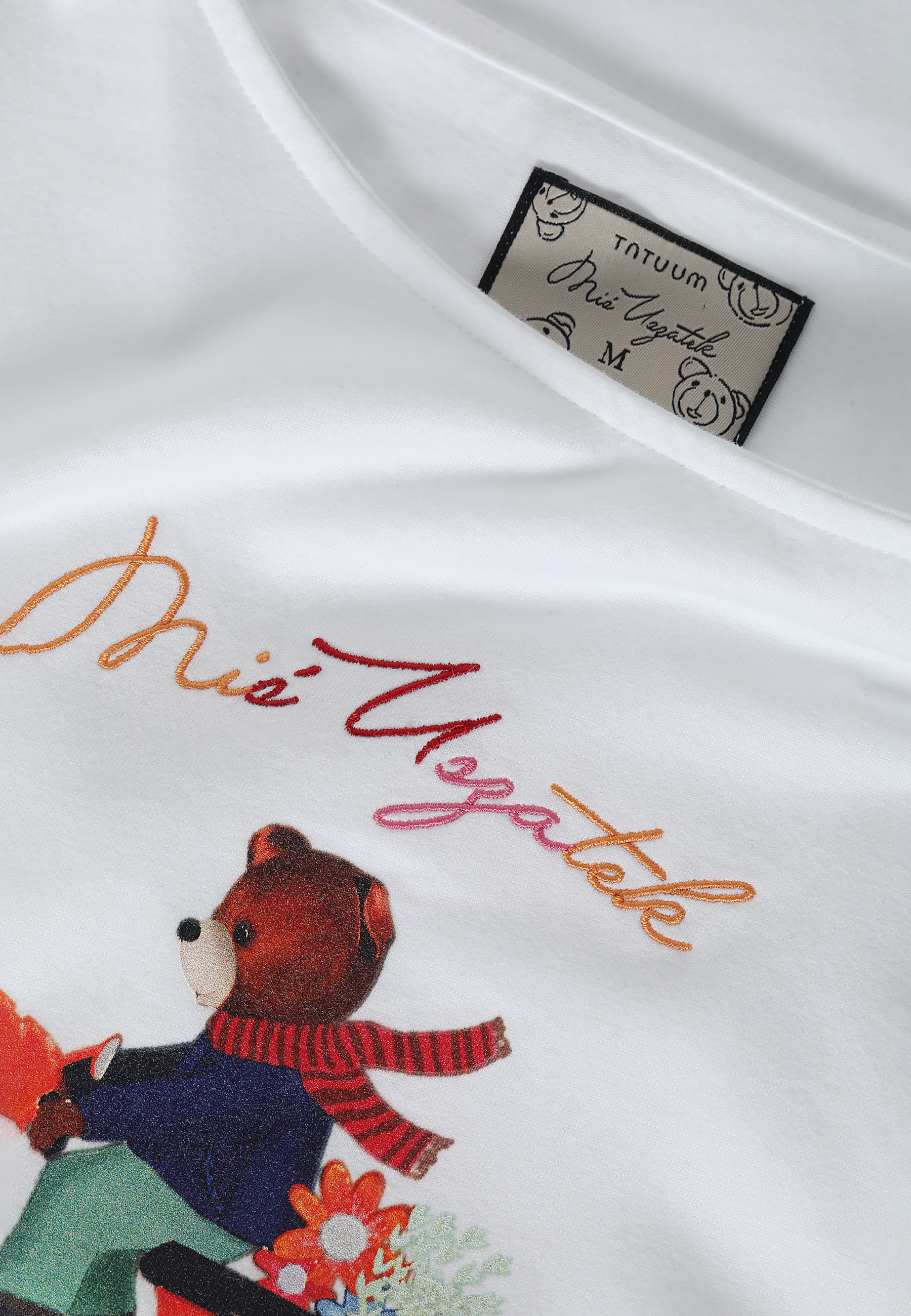 PRILAGOJENA ŽENSKA MAJICA S TEDDY MEDVEDKOM - MIKAJANA 1 BELA 2