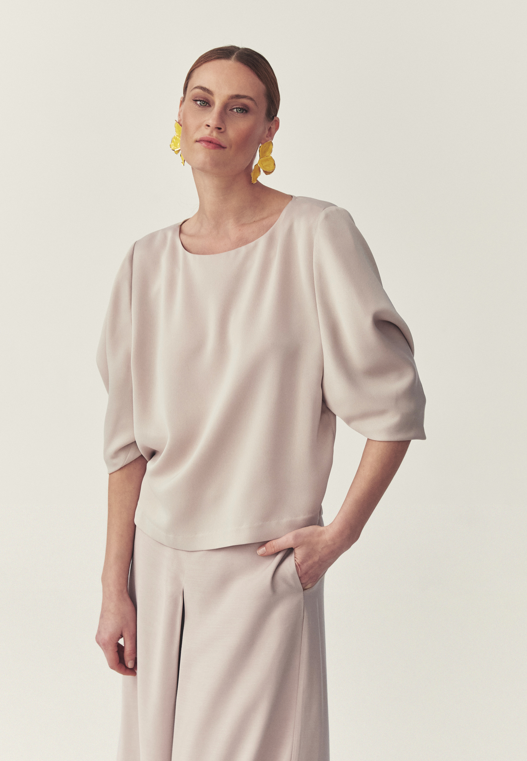 SATYNOWA BLUZKA Z SZEROKIM RĘKAWEM - LAMA 1 SZARY 2