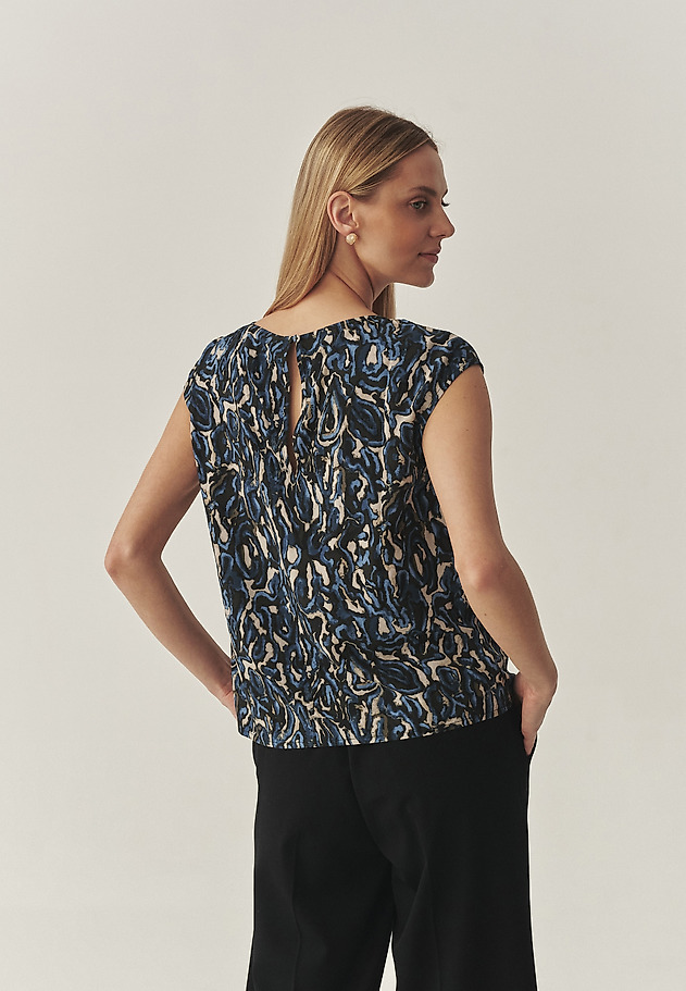 BLUZA IZ VISKOZE Z ORIGINALNIM DIZAJNOM - RAELA 1 BLUZA IZ VISKOZE Z ORIGINALNIM DIZAJNOM - RAELA 1 VEČBARVNA 2