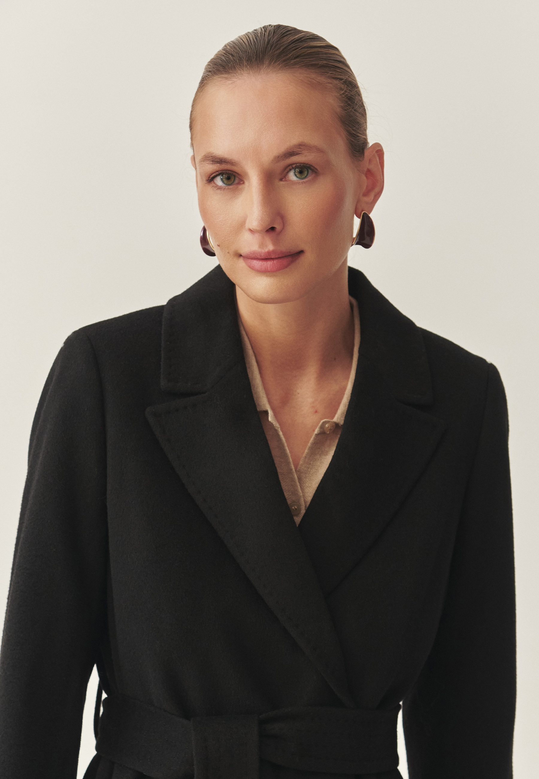 DÁMSKY TEXTILNÝ KABÁT S OPASKOM – TEA ČIERNA 2