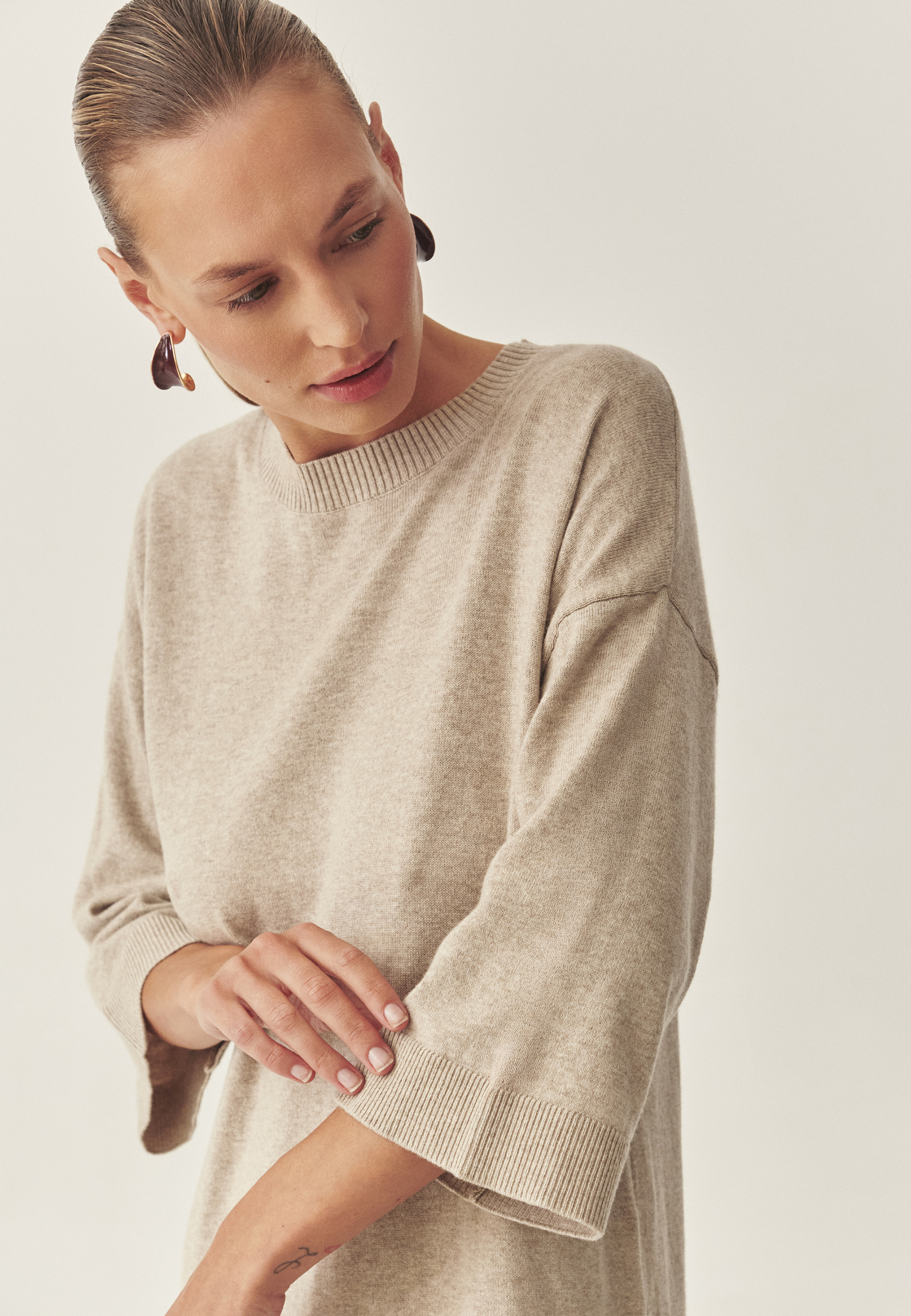 OBLEKA S ŠIROKIMI ROKAVI IZ BOMBAŽNE PREJE - GLEN BEŽ 2