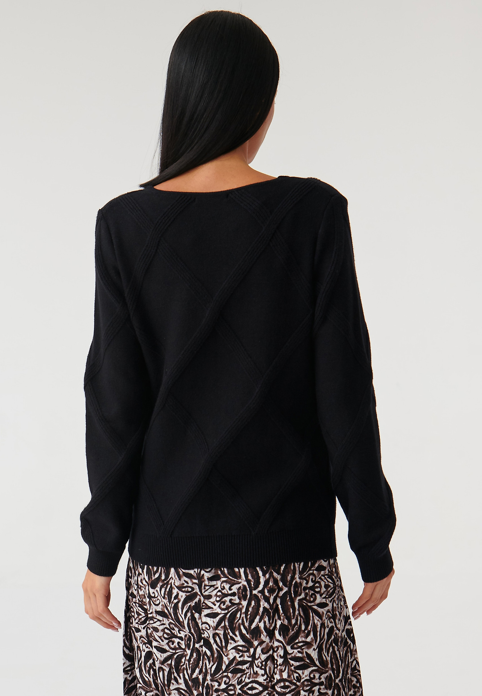SWETER DAMSKI W ROMBY BUMO SWETER DAMSKI W ROMBY BUMO CZARNY 89909