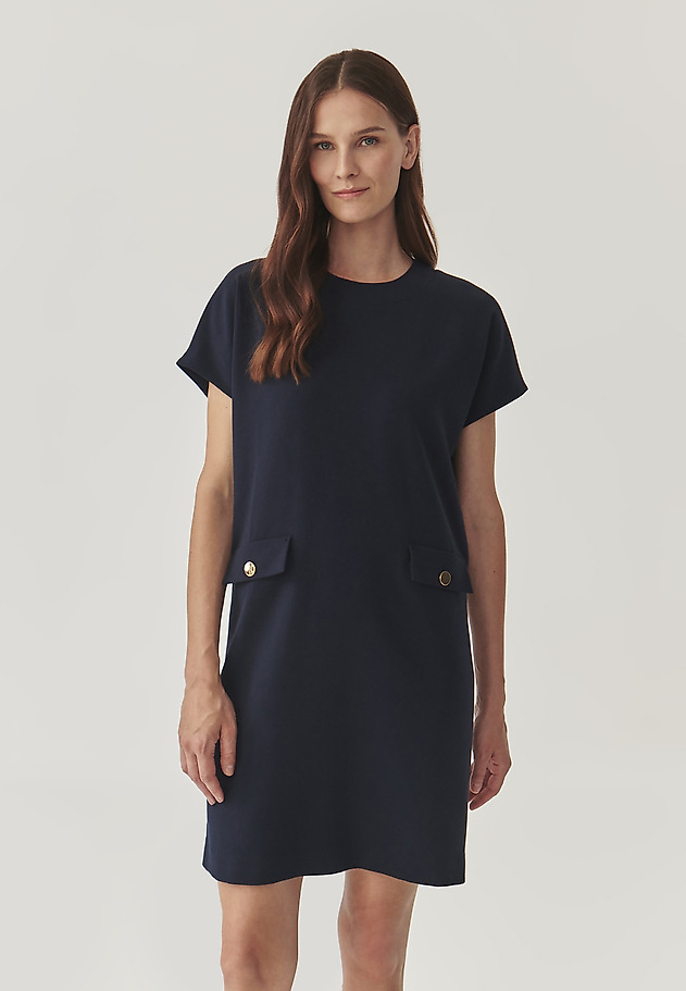 LADIES’ DRESS WITH DECORATIVE POCKETS - MENIRKO LADIES’ DRESS WITH DECORATIVE POCKETS - MENIRKO GRANATOWY 2