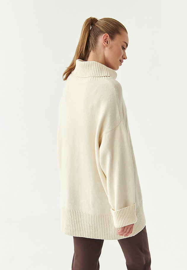 DAMSKI SWETER Z GOLFEM VELA DAMSKI SWETER Z GOLFEM VELA ECRU 2