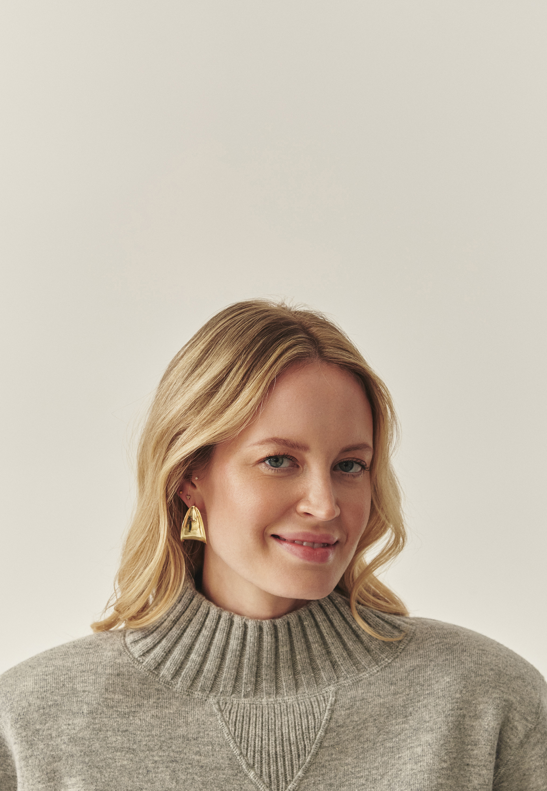 PULOVER DE DAMĂ OVERSIZE CU GULER SEMI-ÎNALT - MALMANA 1 GRI 2