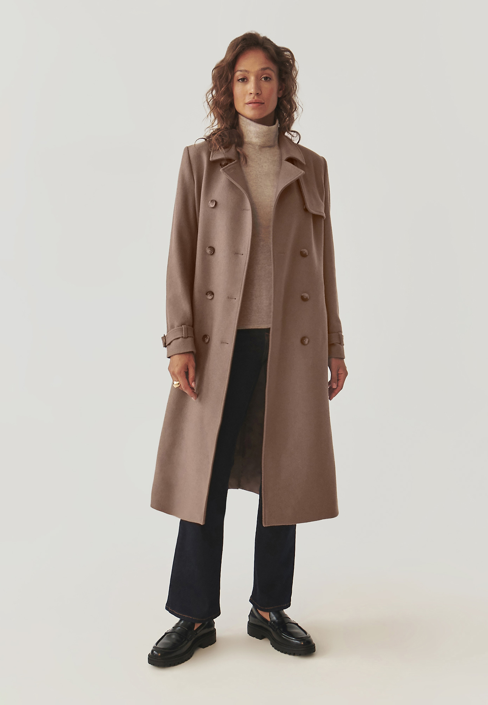DOUBLE-BREASTED LADIES’ COAT WITH A BUCKLE BELT - SOKORO DOUBLE-BREASTED LADIES’ COAT WITH A BUCKLE BELT - SOKORO BEIGE 103769