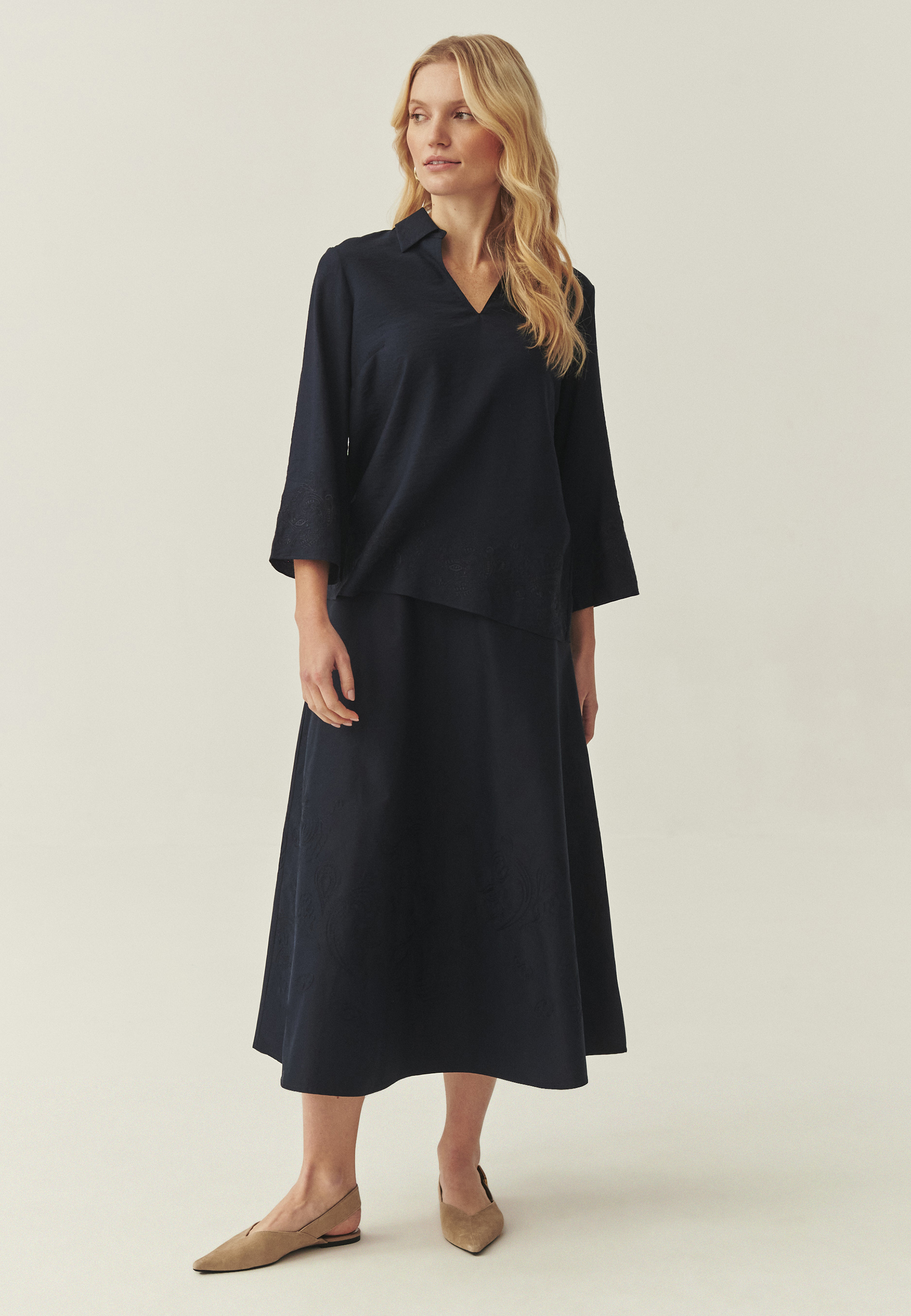 BLUZĂ ÎNNOPTATĂ CU BRODERIE - HATARI