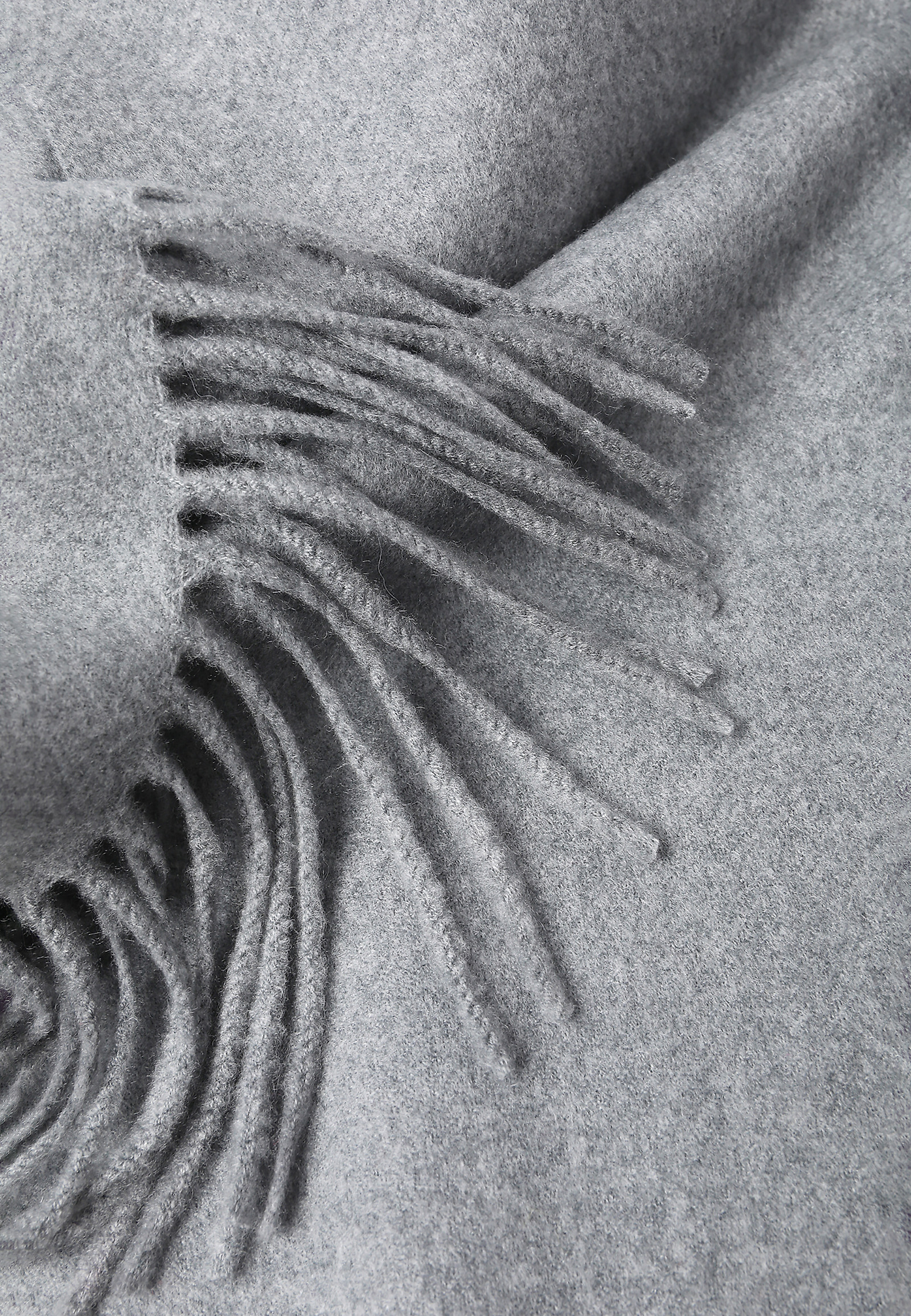 KLASYCZNY DAMSKI SZALIK Z FRĘDZLAMI — DIANA 2 KLASYCZNY DAMSKI SZALIK Z FRĘDZLAMI — DIANA 2 SZARY 102051